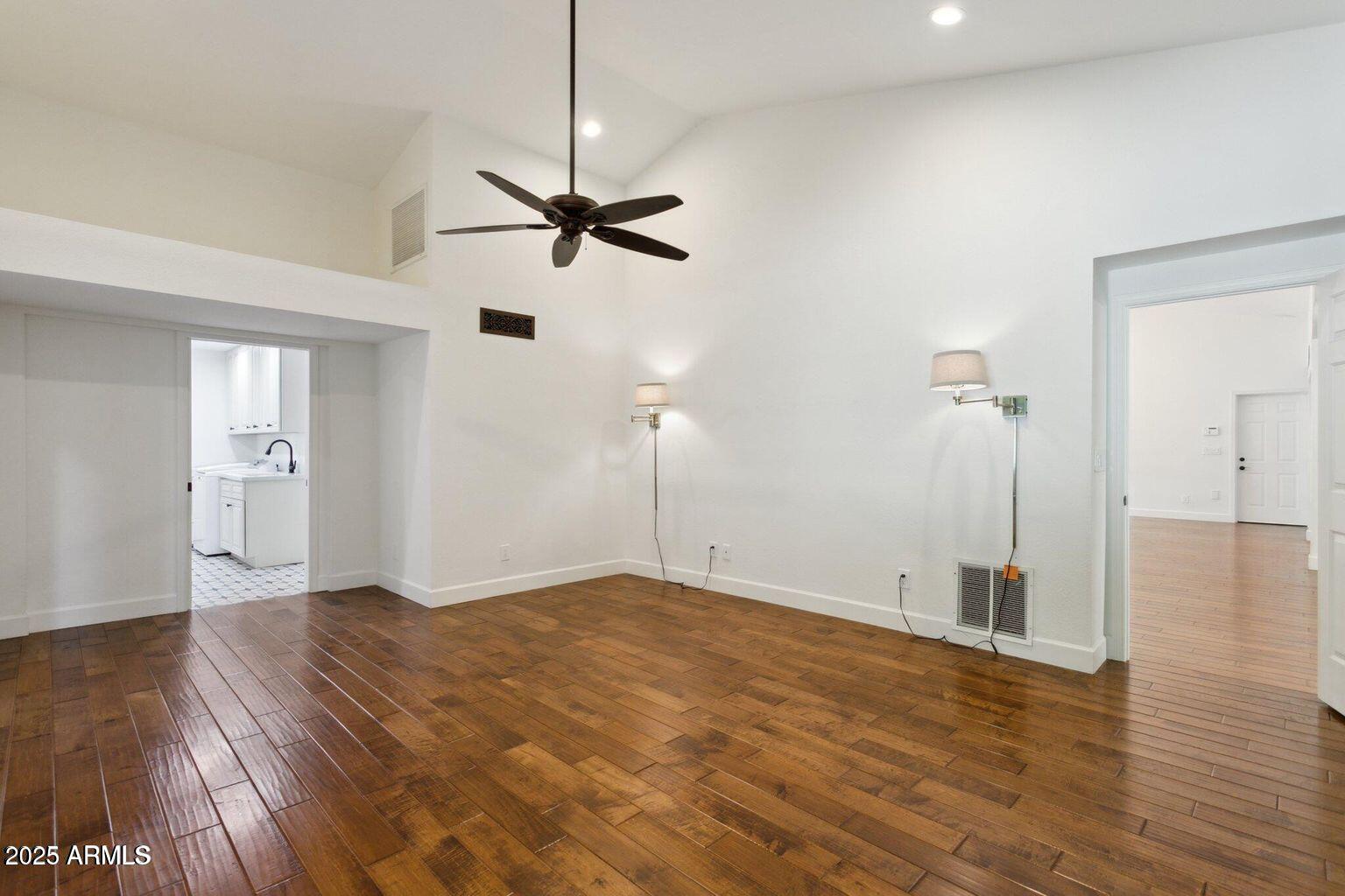 8943 N 80th Place