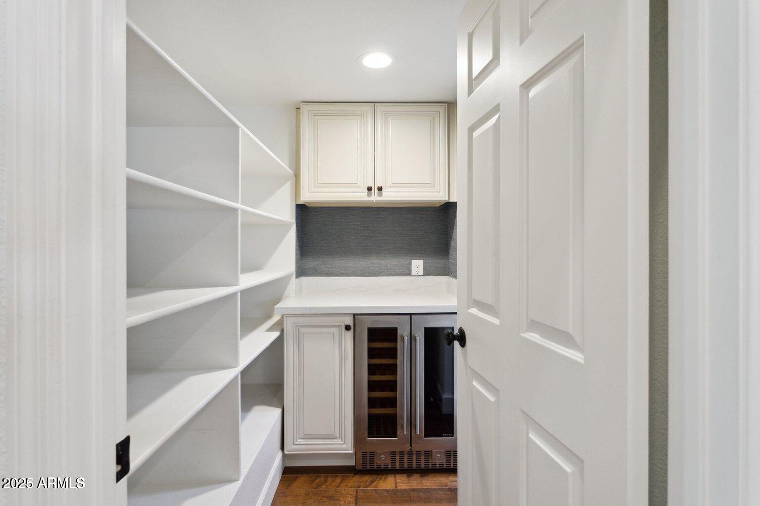 8943 N 80th Place