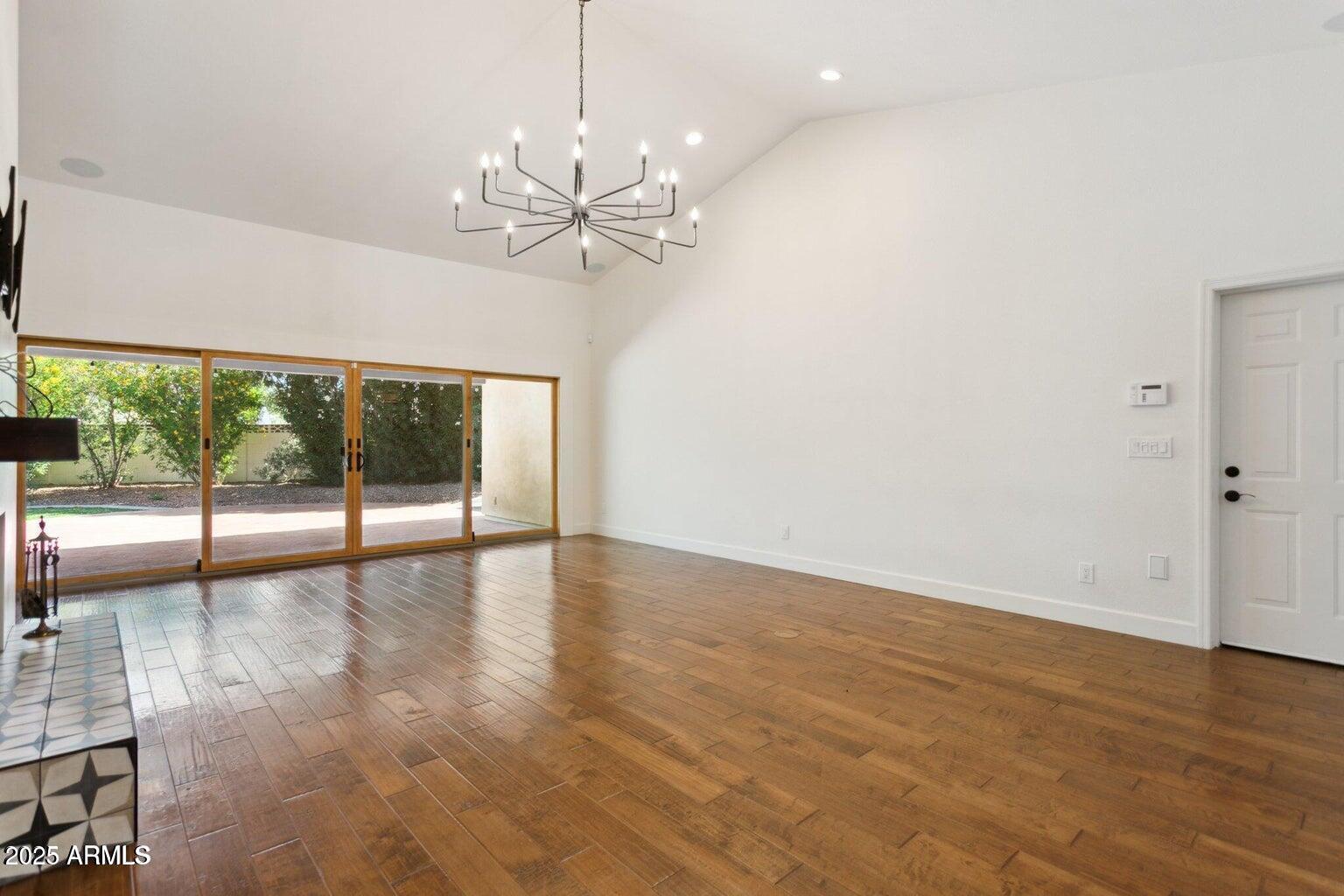 8943 N 80th Place