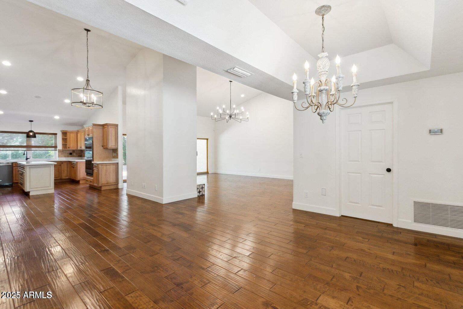 8943 N 80th Place