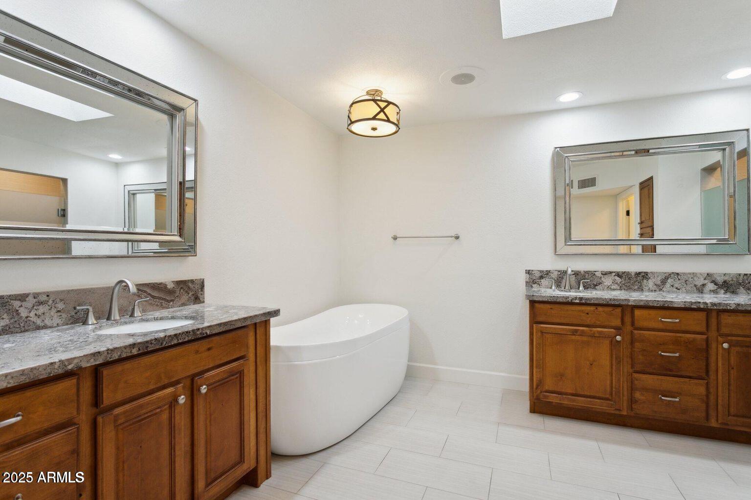 8943 N 80th Place
