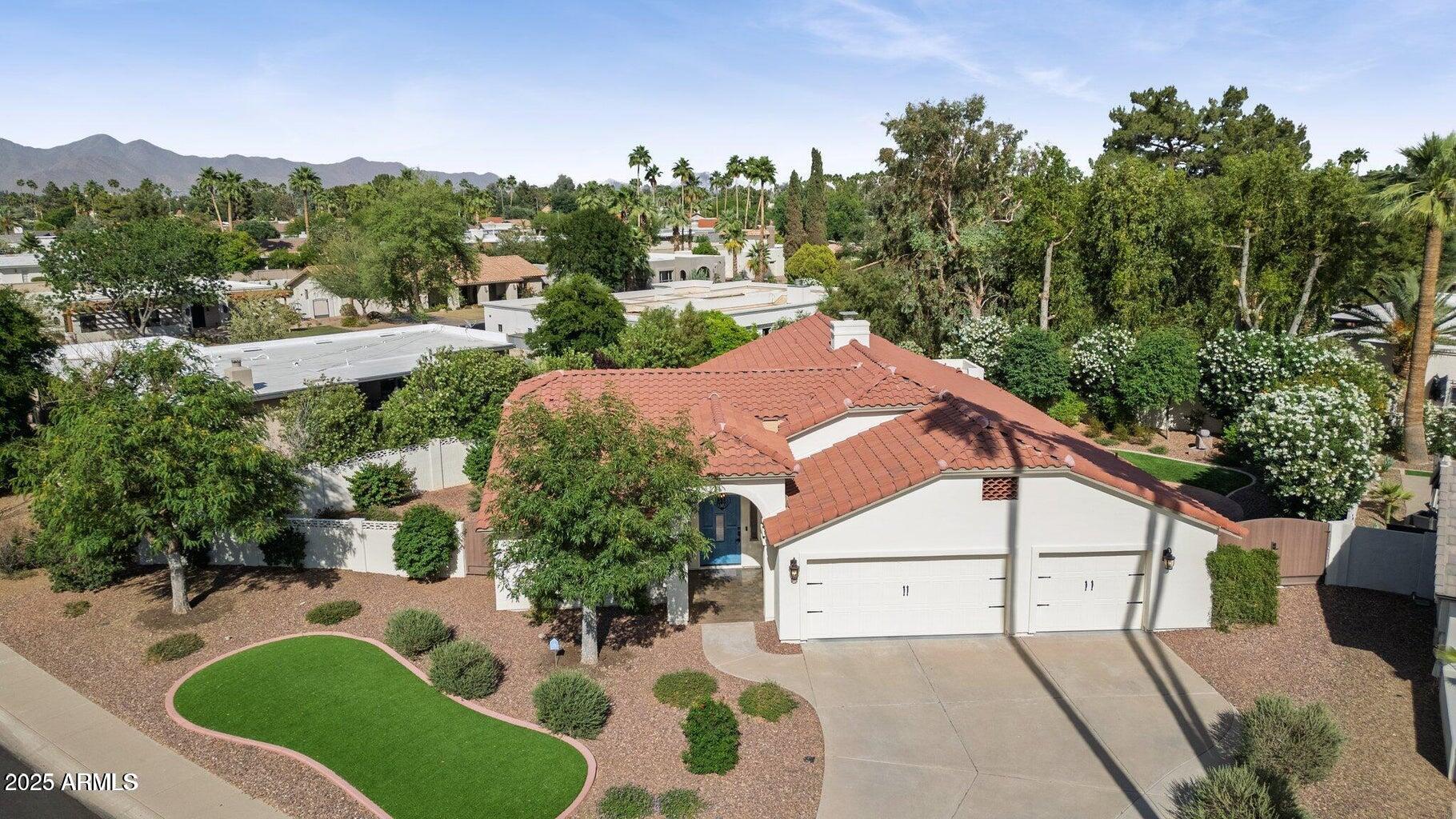 8943 N 80th Place