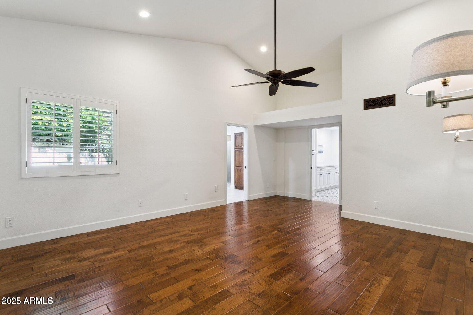 8943 N 80th Place