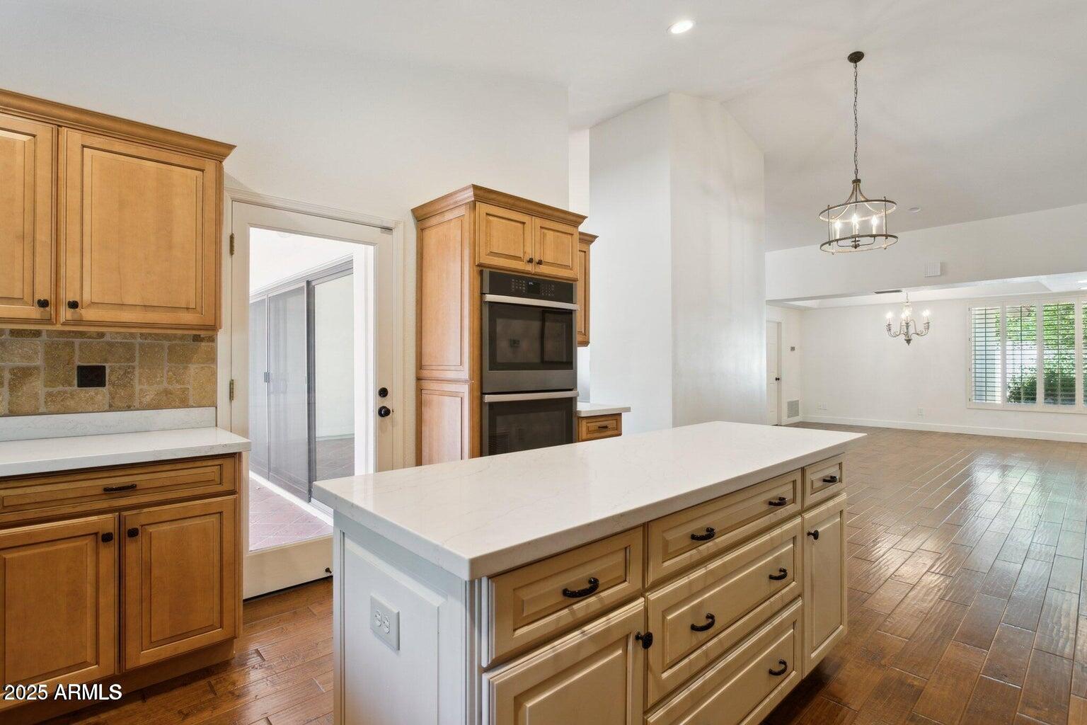 8943 N 80th Place