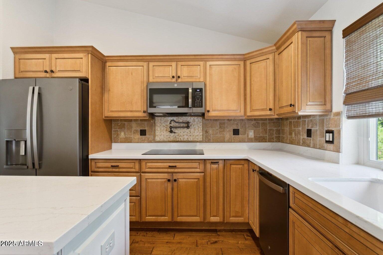 8943 N 80th Place