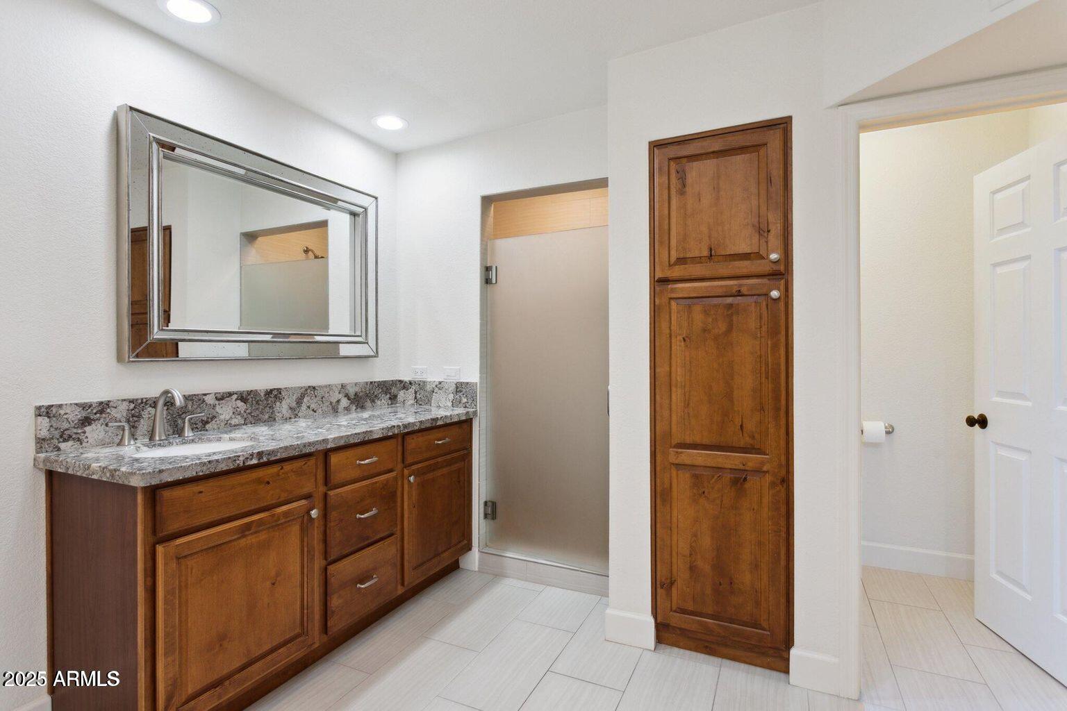 8943 N 80th Place