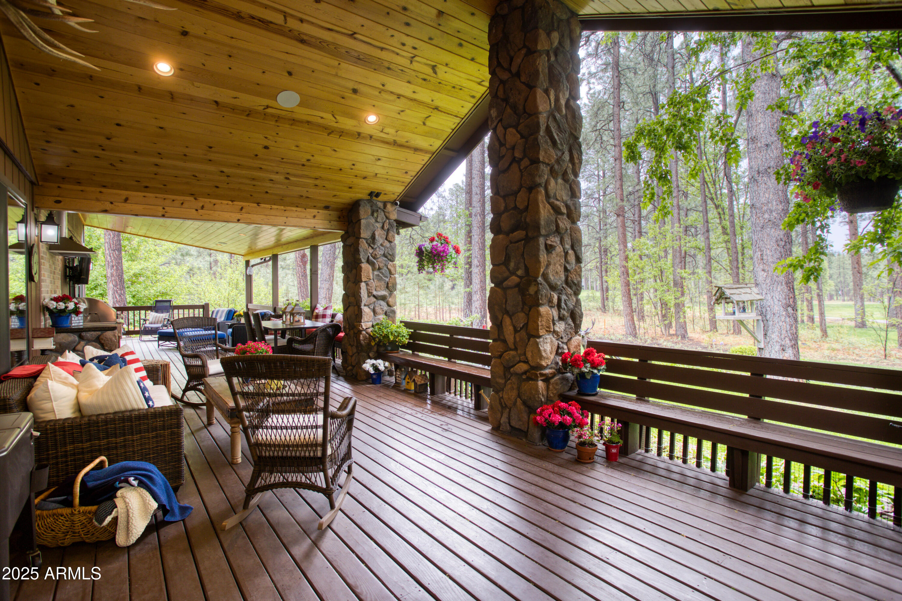 3437 RED ROBIN Road