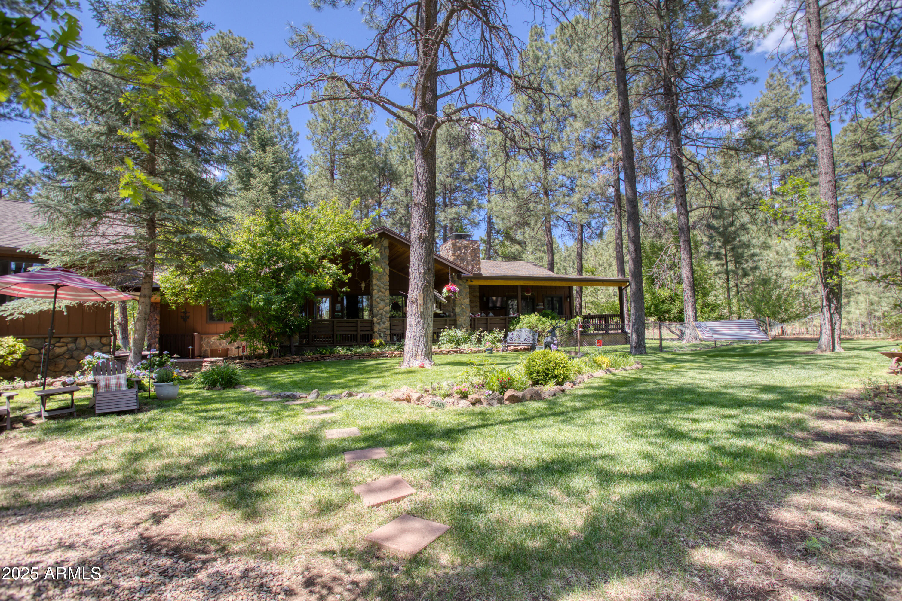 3437 RED ROBIN Road