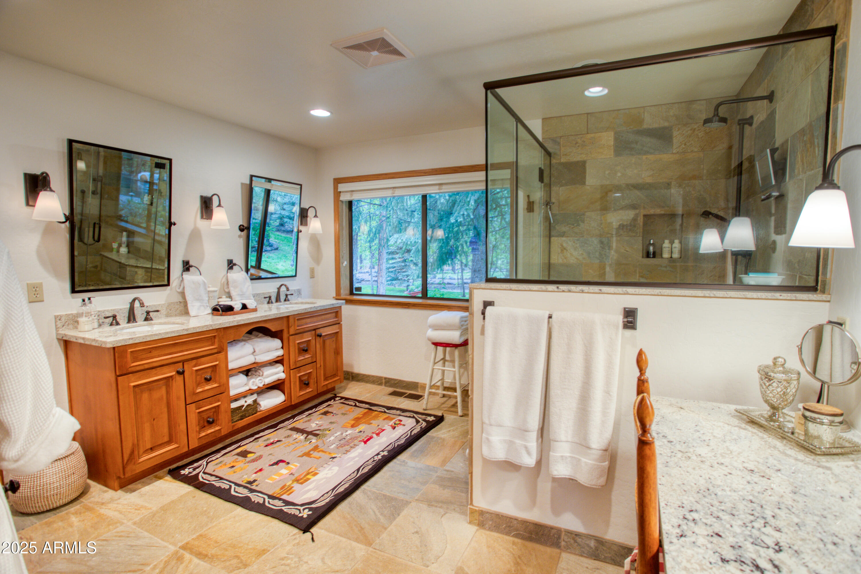 3437 RED ROBIN Road