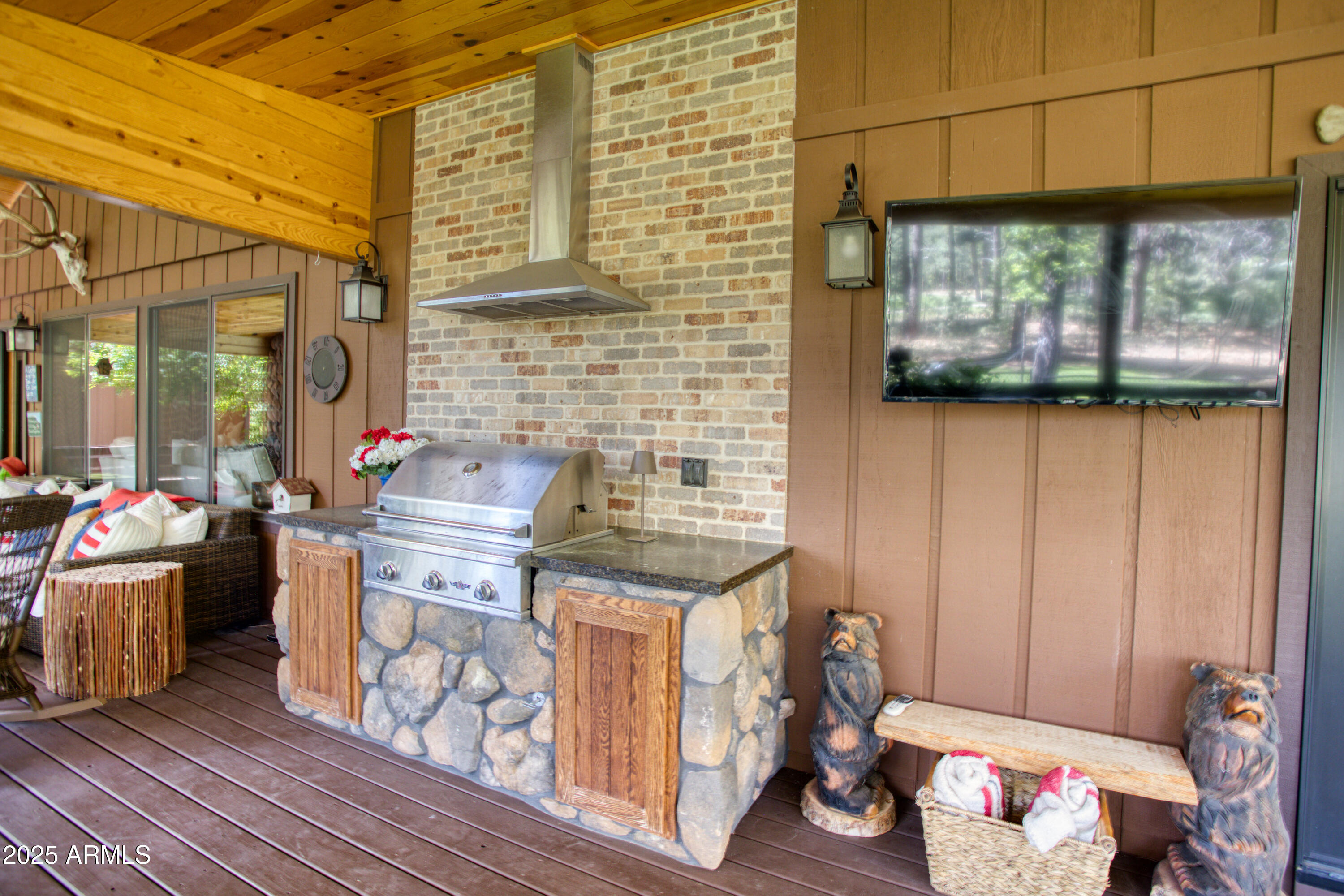 3437 RED ROBIN Road