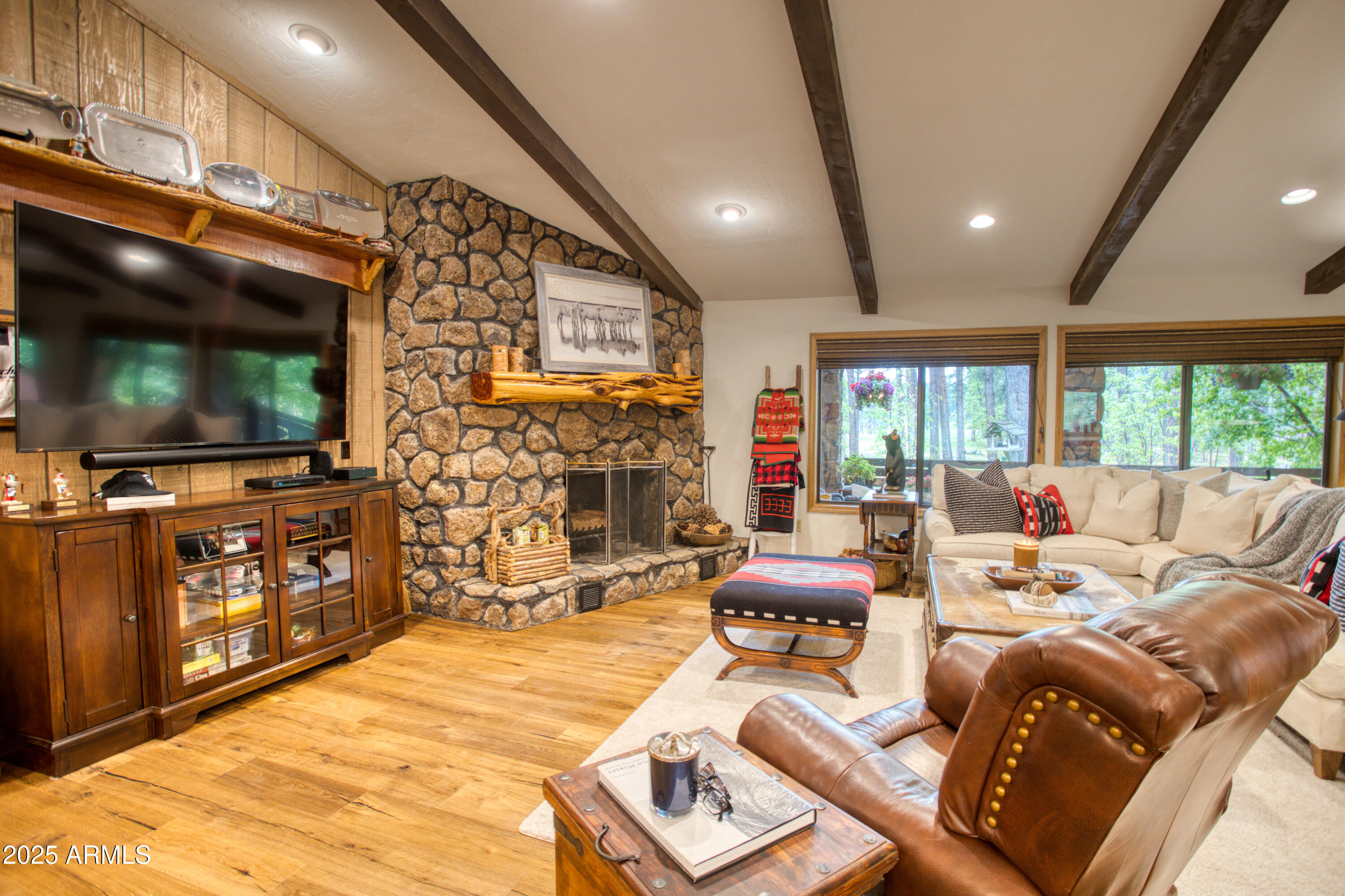 3437 RED ROBIN Road