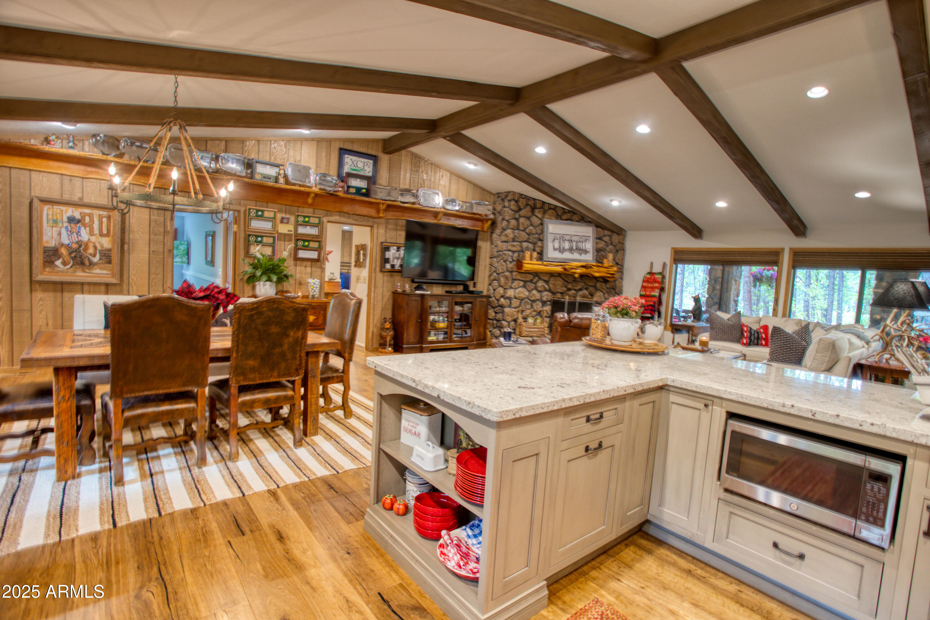 3437 RED ROBIN Road