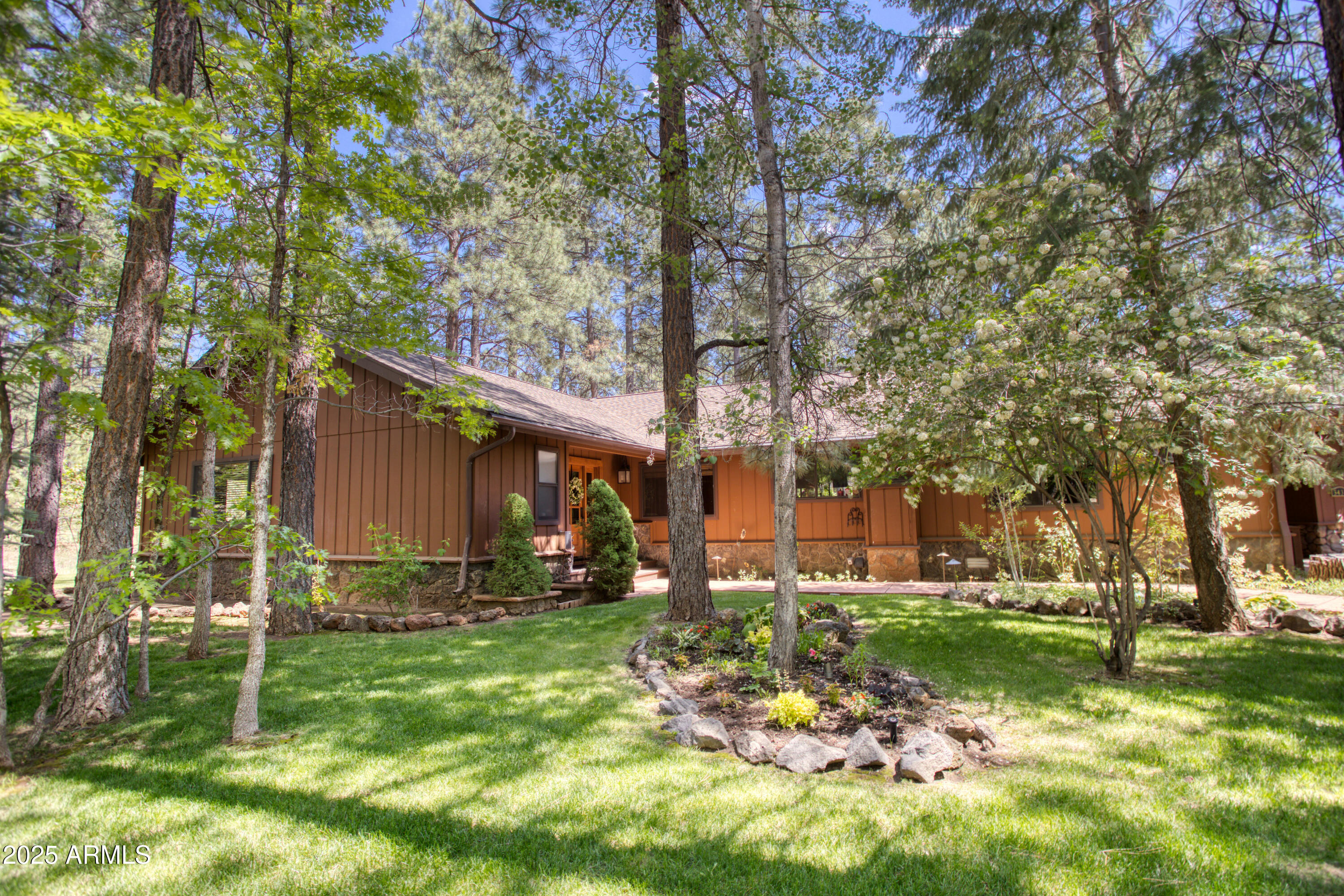 3437 RED ROBIN Road