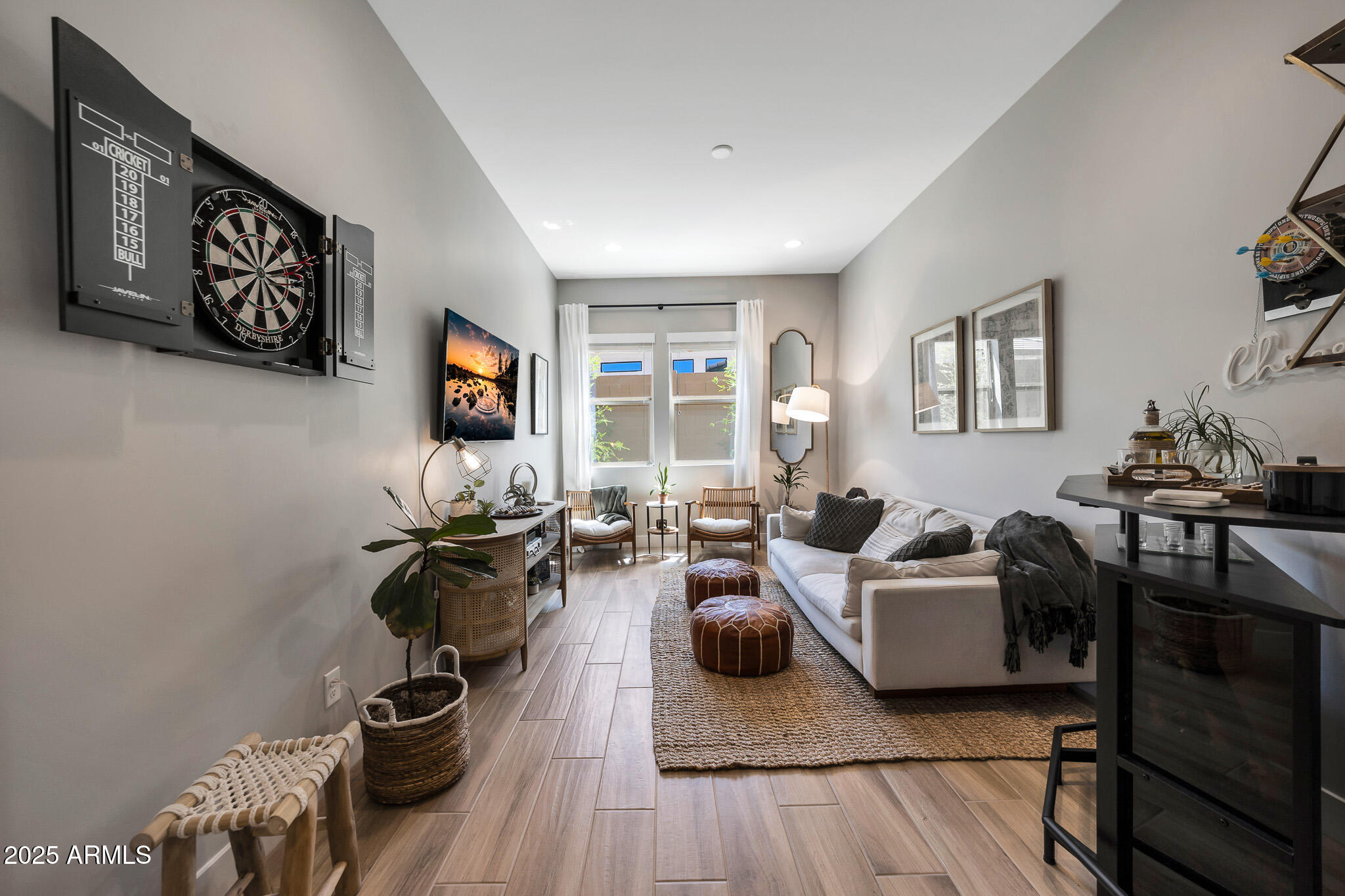2037 E FALLEN LEAF Lane