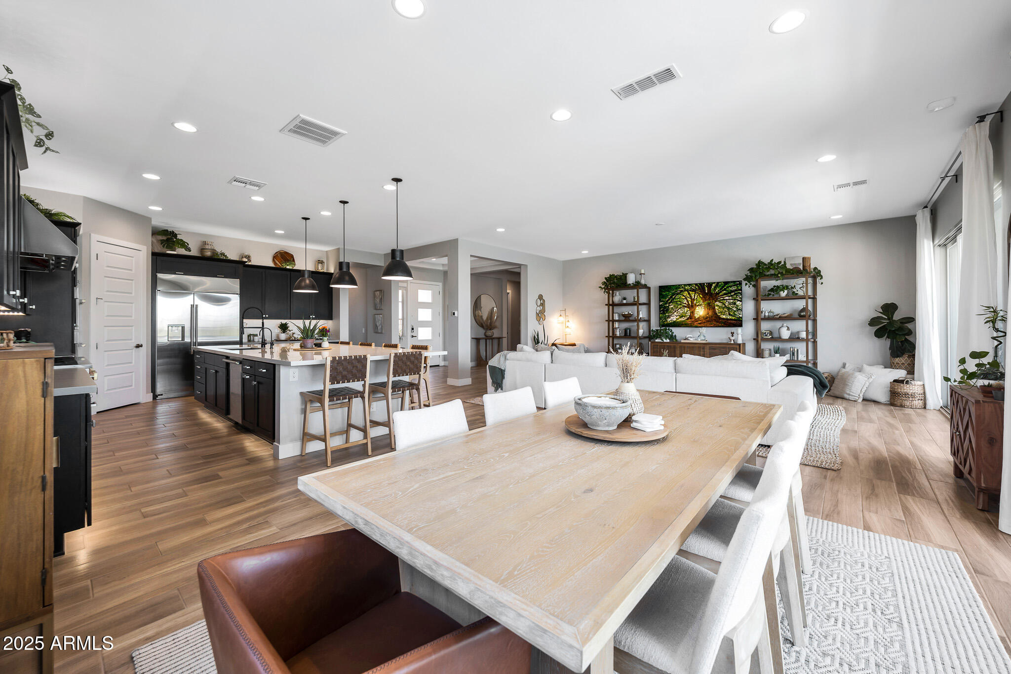 2037 E FALLEN LEAF Lane