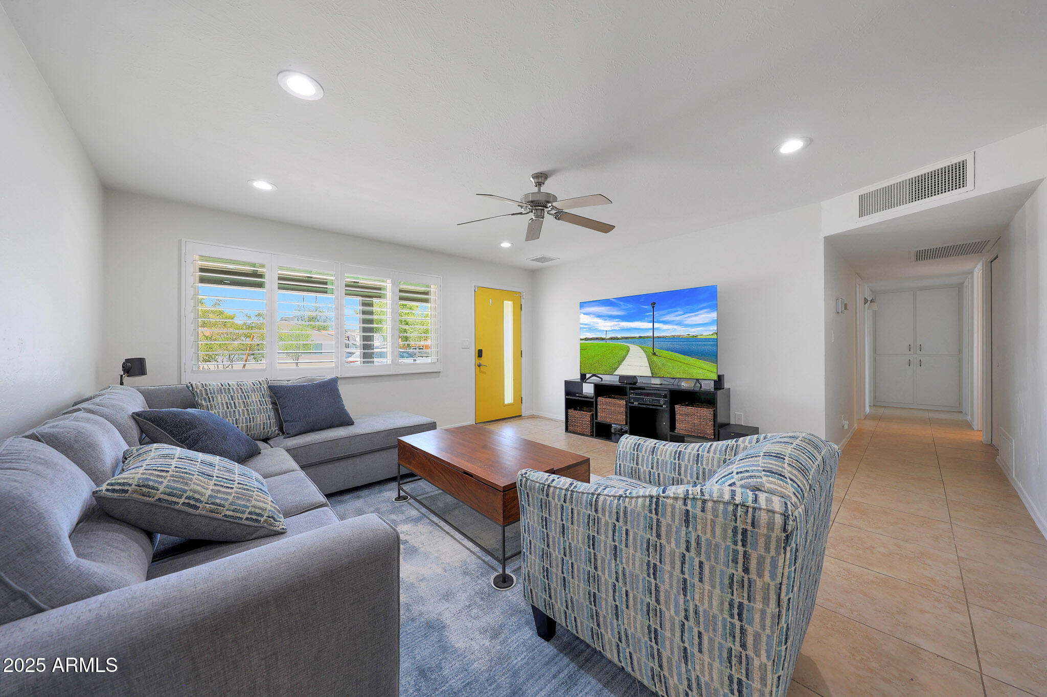 2809 E SHANGRI LA Road