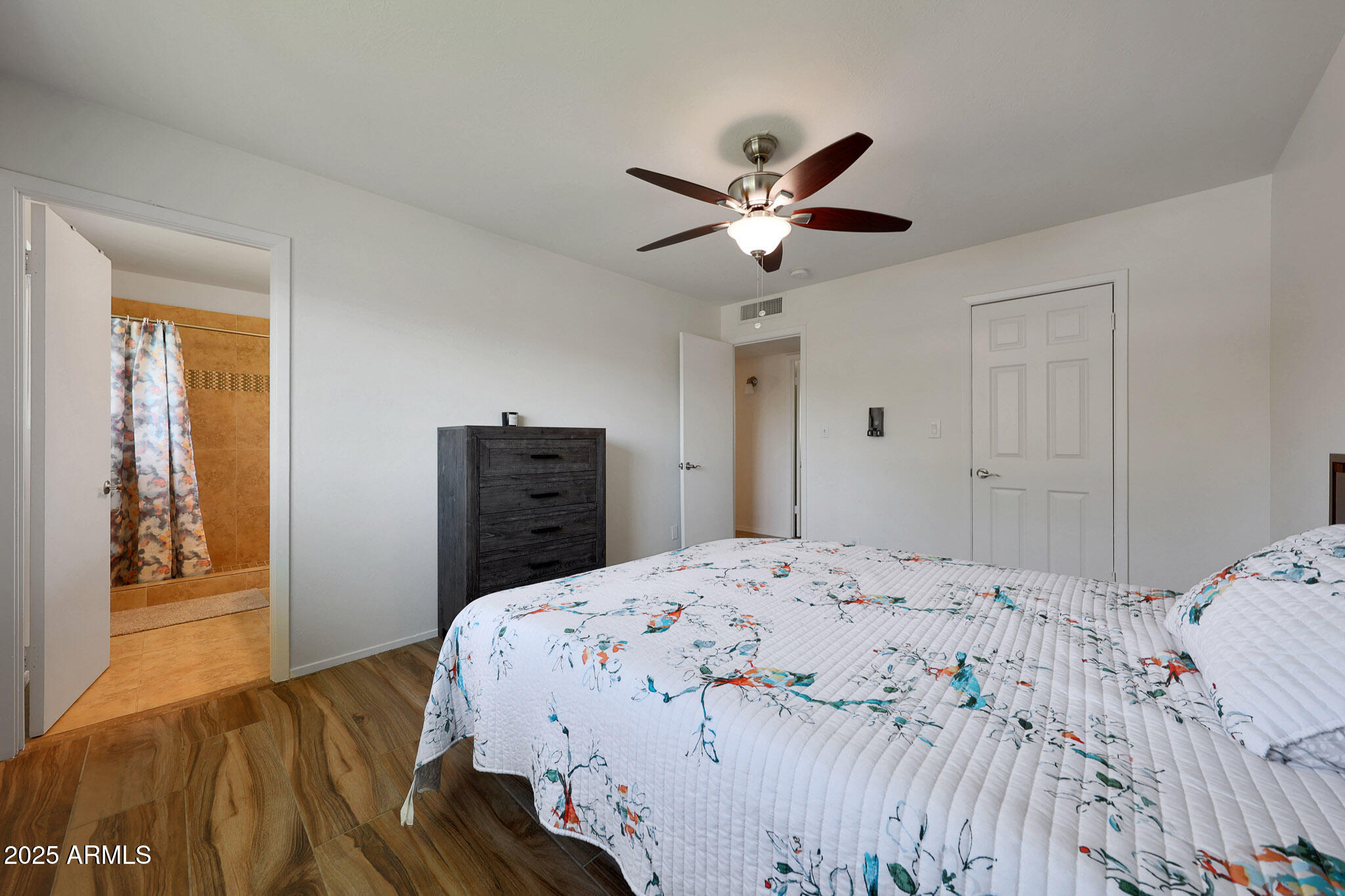 2809 E SHANGRI LA Road
