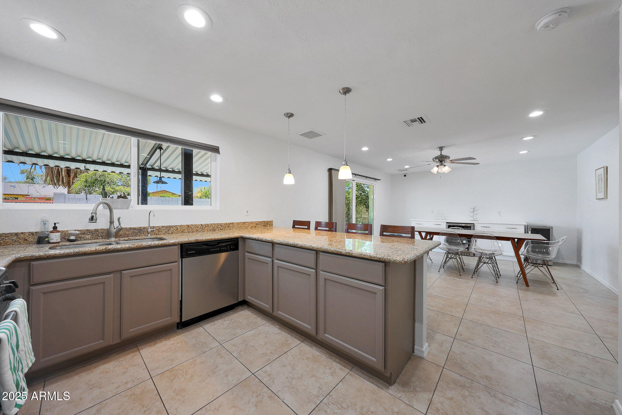 2809 E SHANGRI LA Road