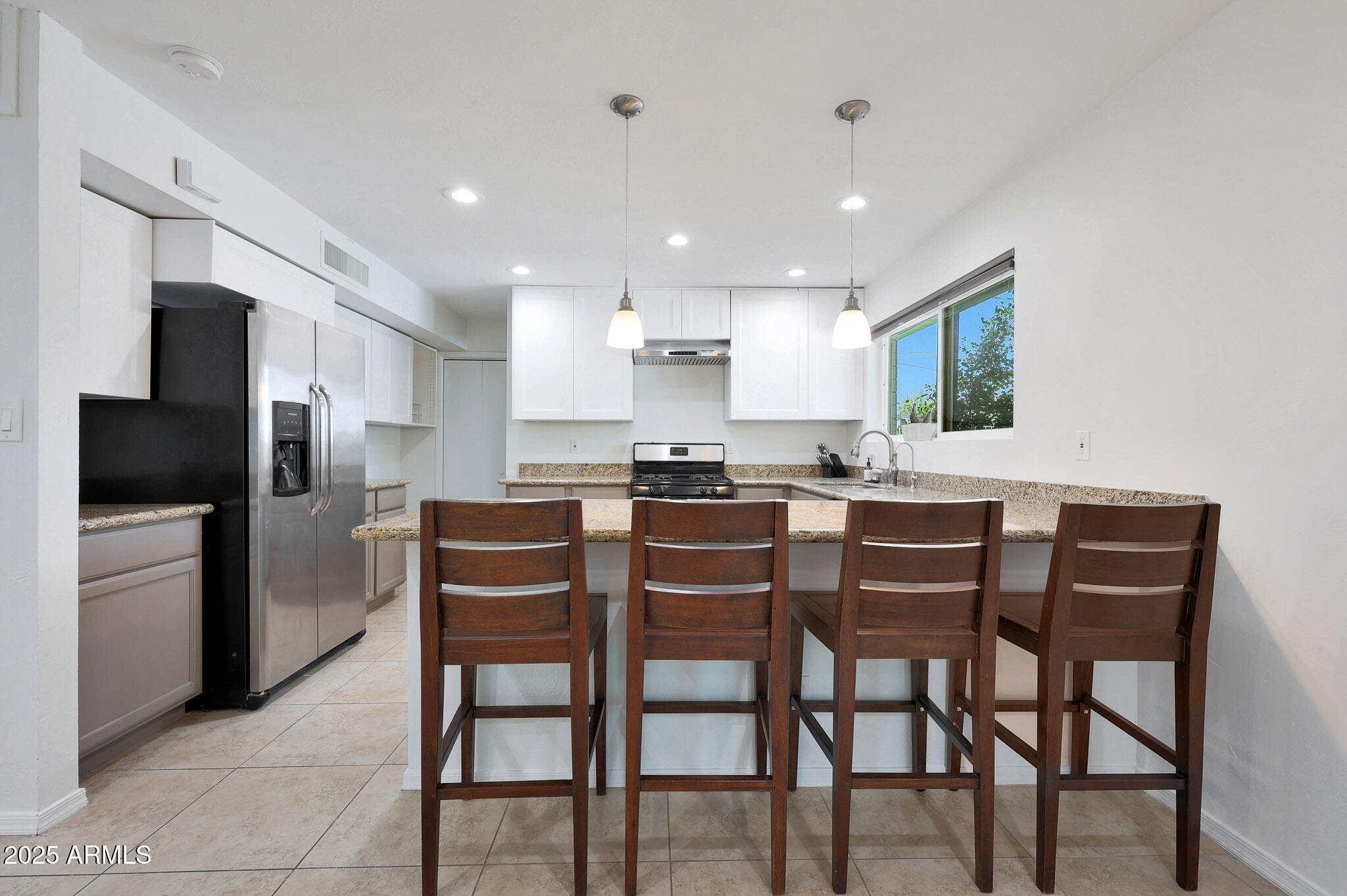 2809 E SHANGRI LA Road