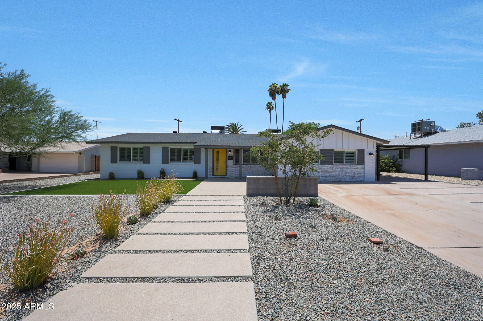 2809 E SHANGRI LA Road