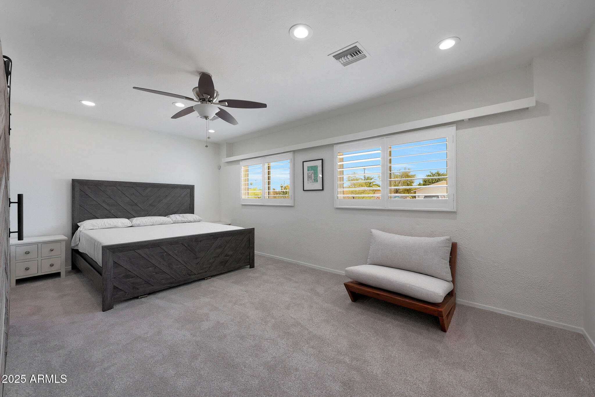 2809 E SHANGRI LA Road