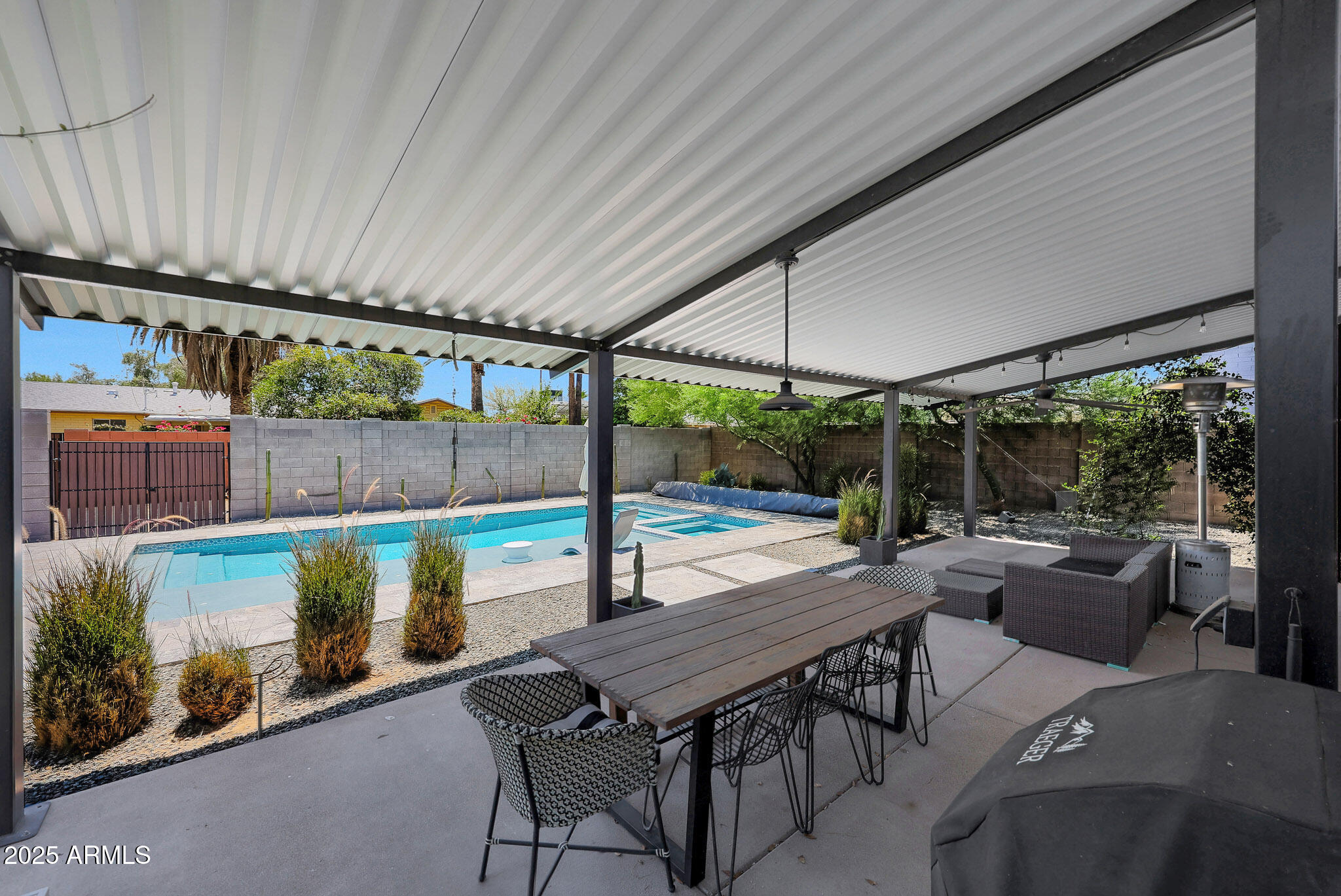 2809 E SHANGRI LA Road