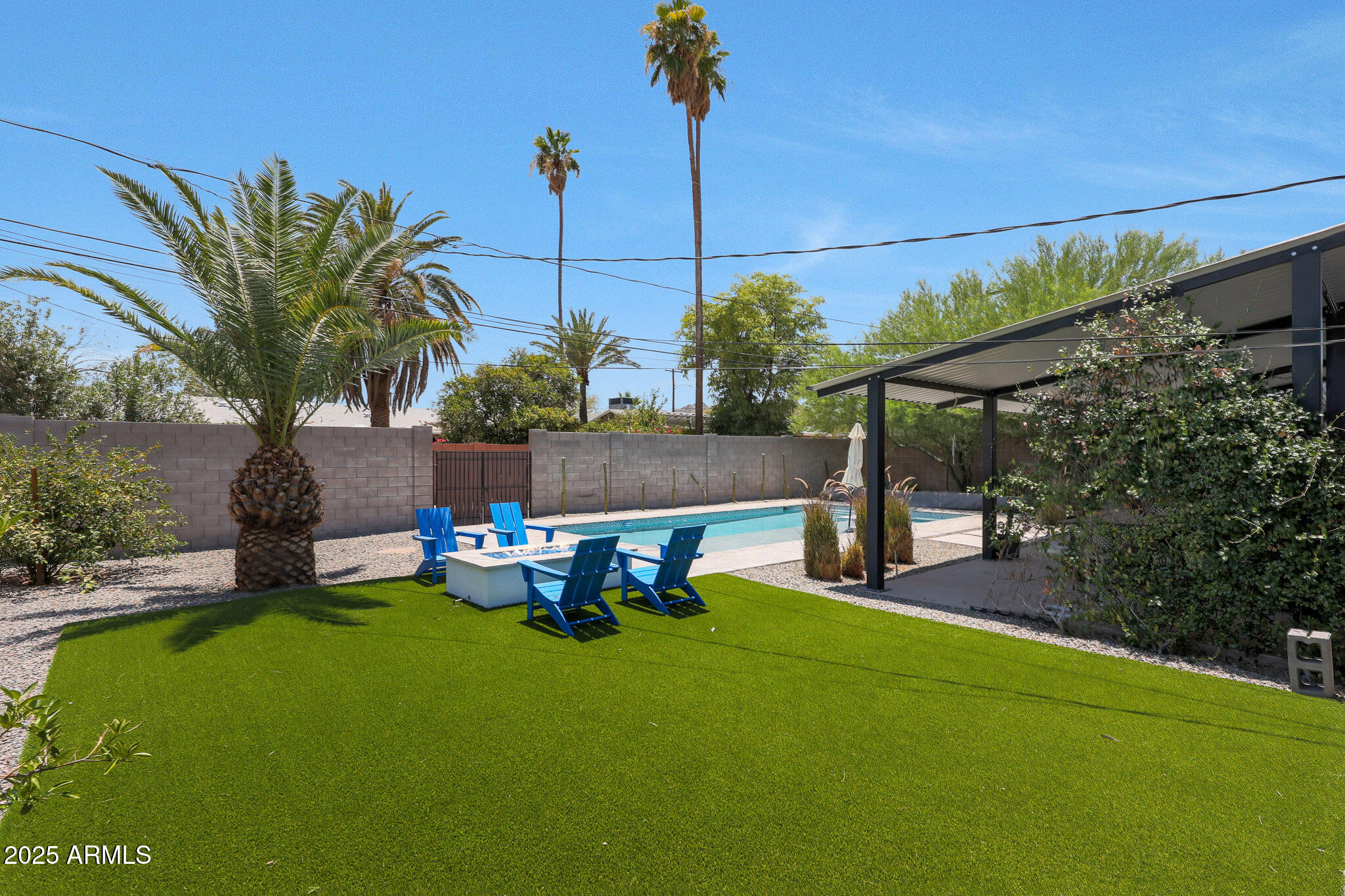 2809 E SHANGRI LA Road