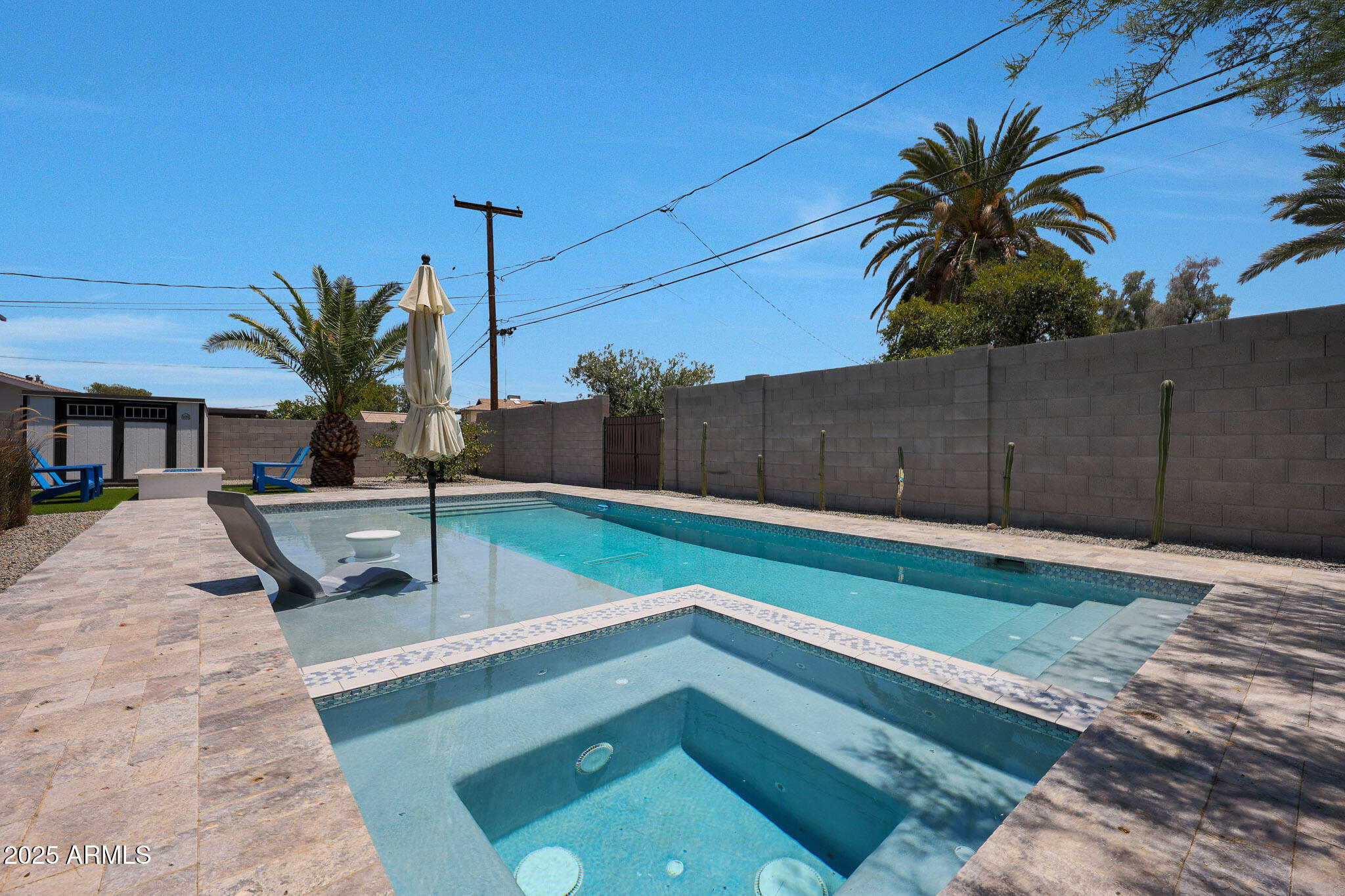 2809 E SHANGRI LA Road