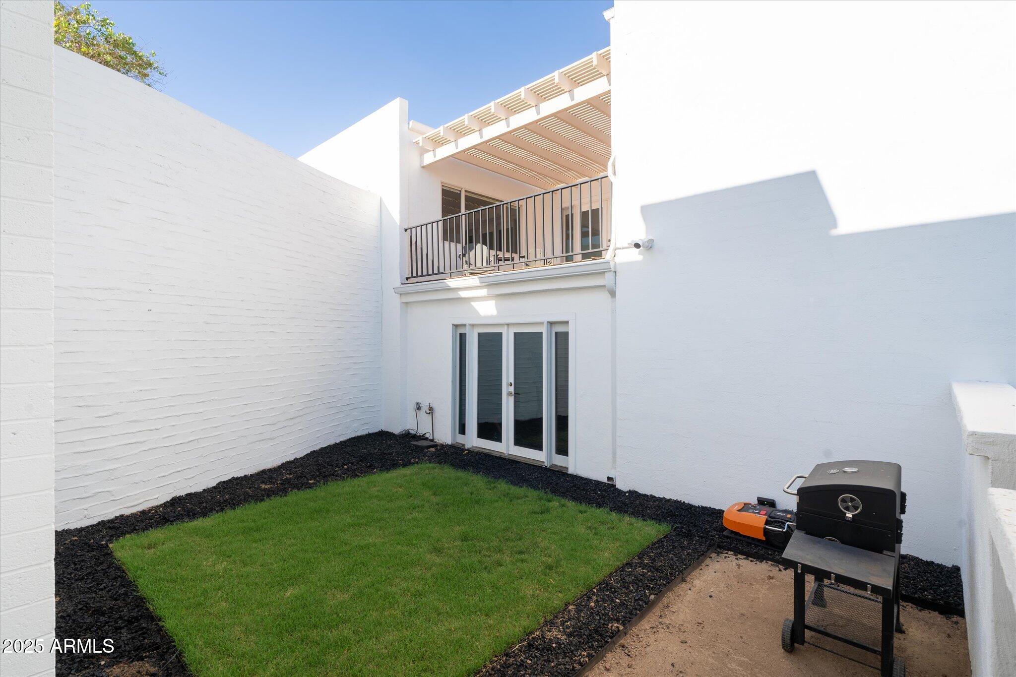 1914 E MEDLOCK Drive