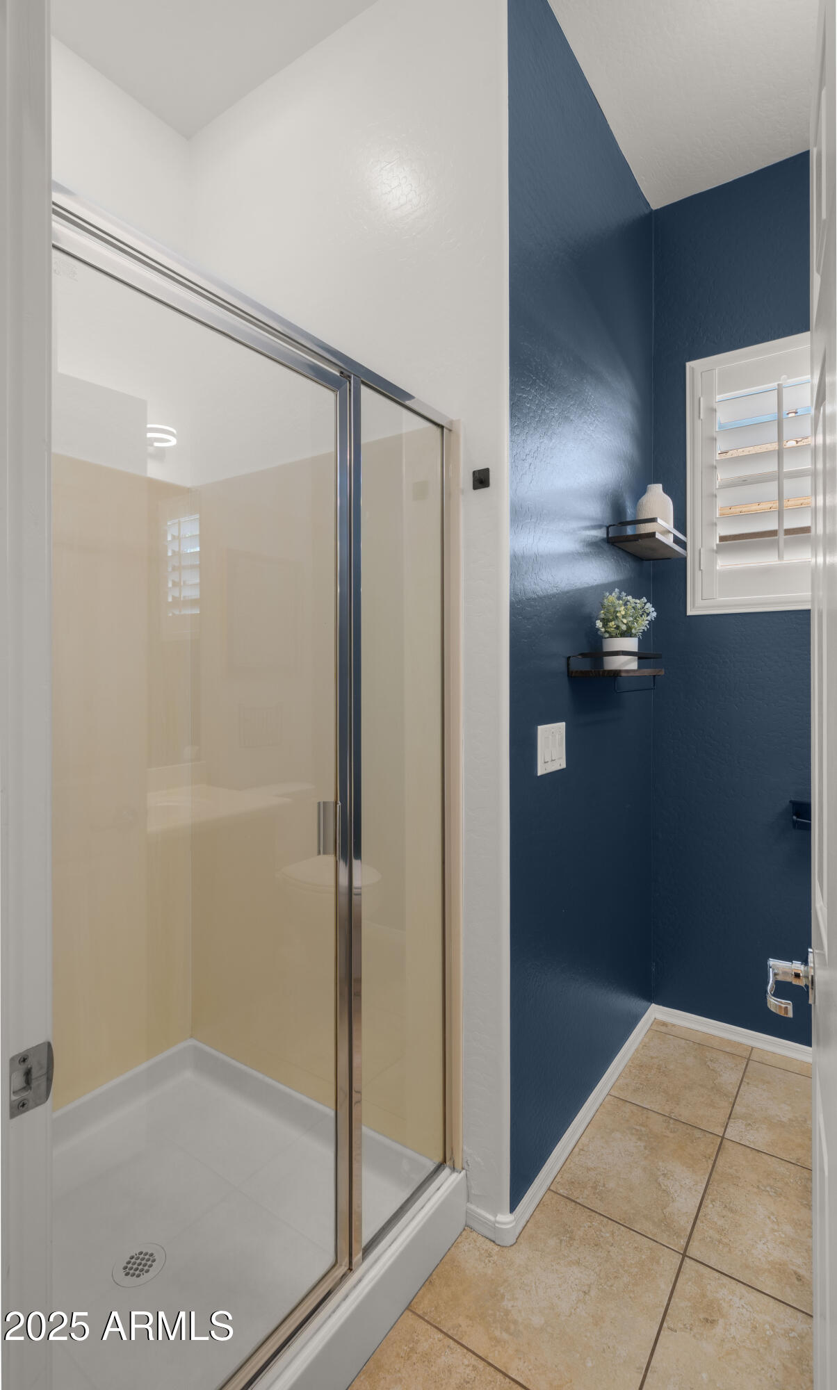 886 E BUCKINGHAM Avenue