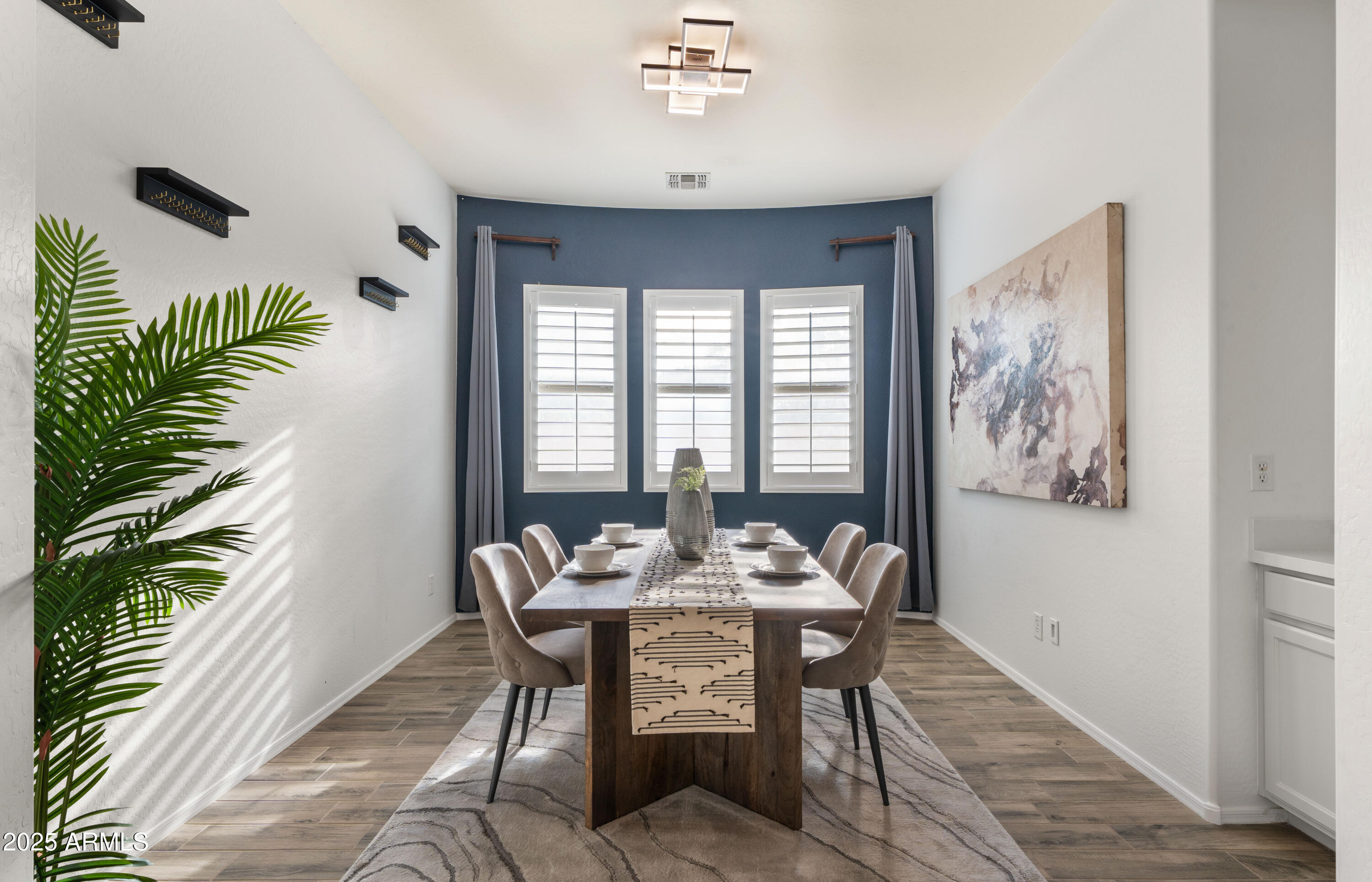 886 E BUCKINGHAM Avenue