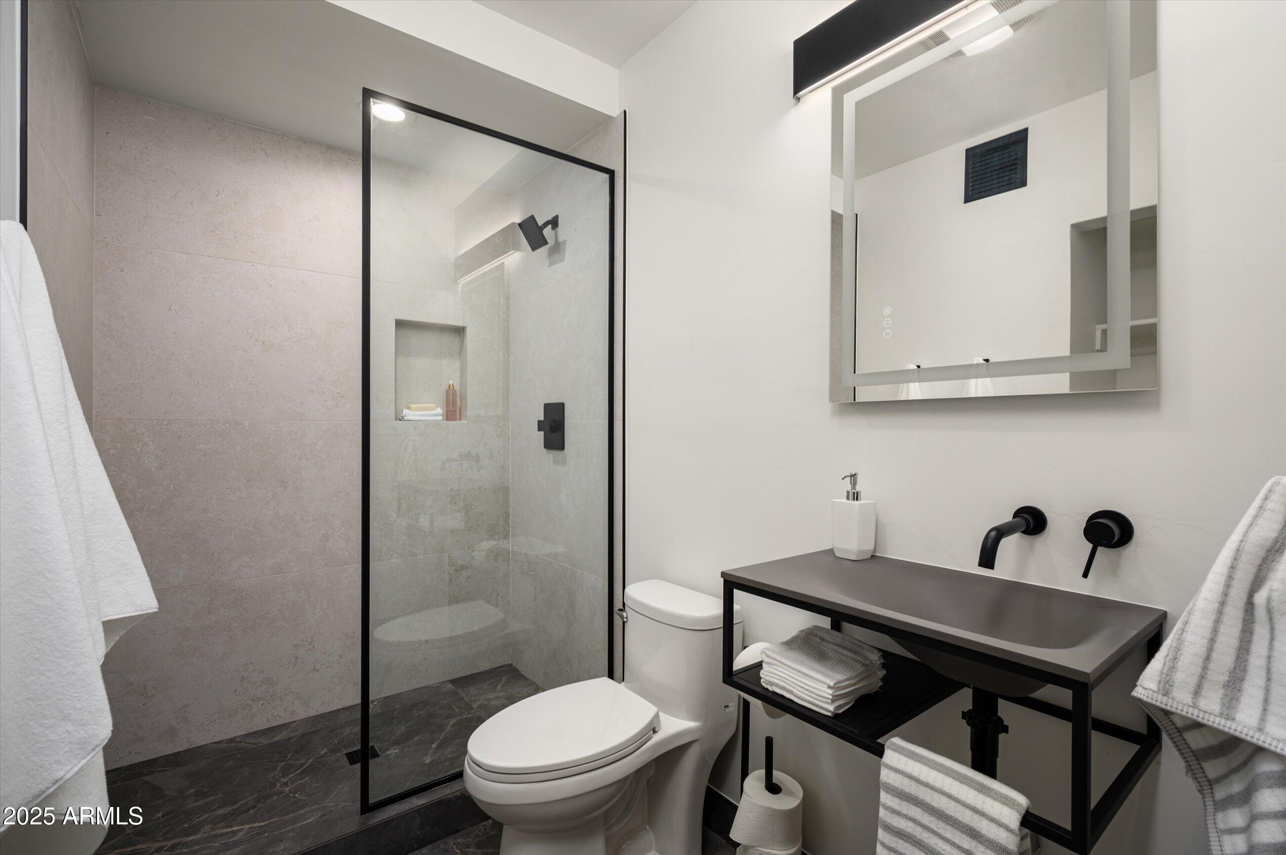 21 E 6TH Street, 616
