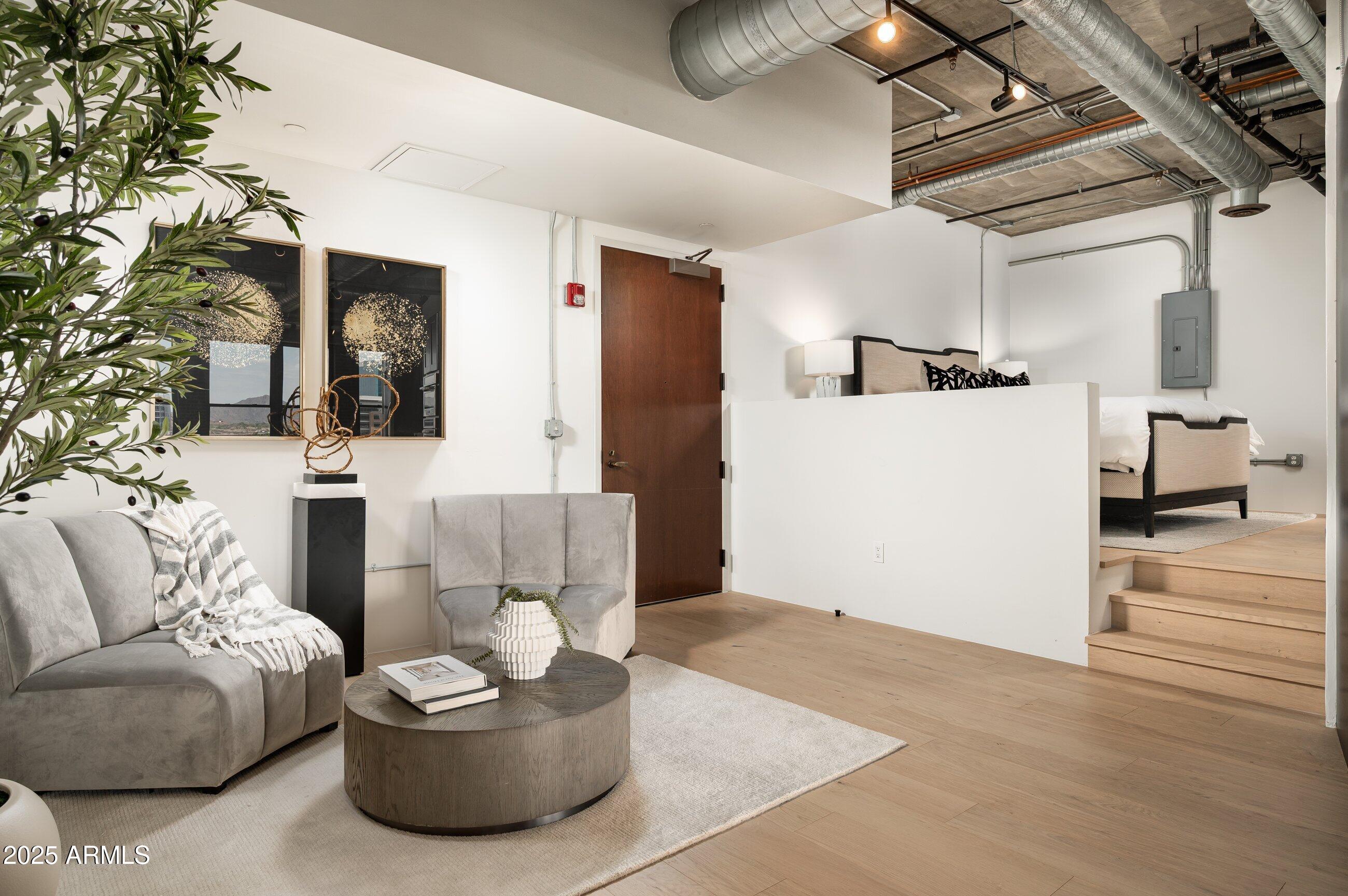 21 E 6TH Street, 616