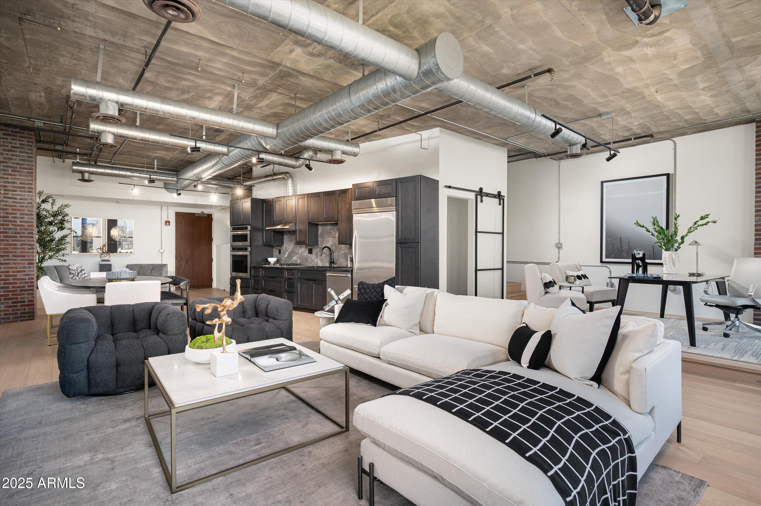 21 E 6TH Street, 616