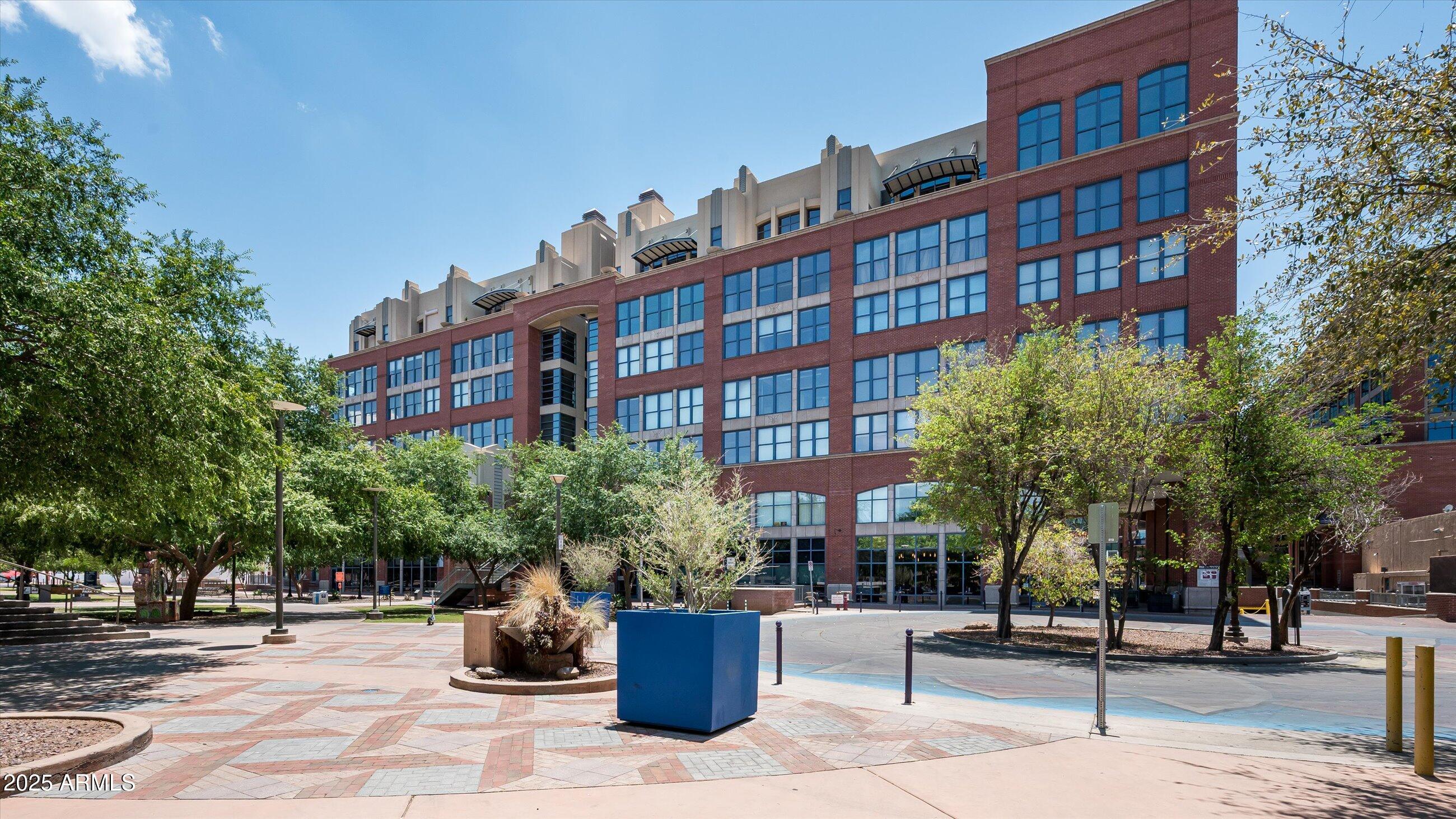 21 E 6TH Street, 616