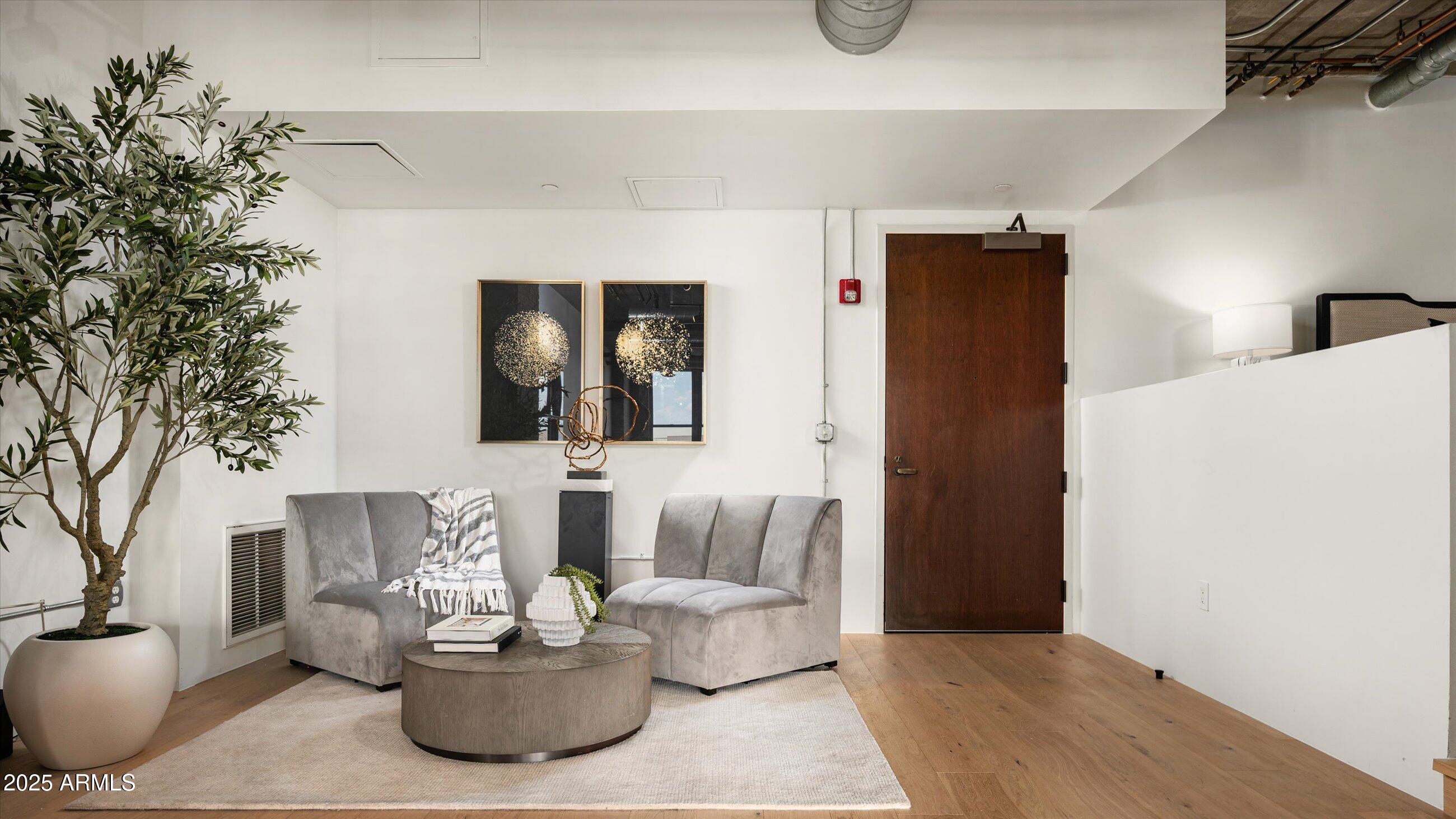 21 E 6TH Street, 616