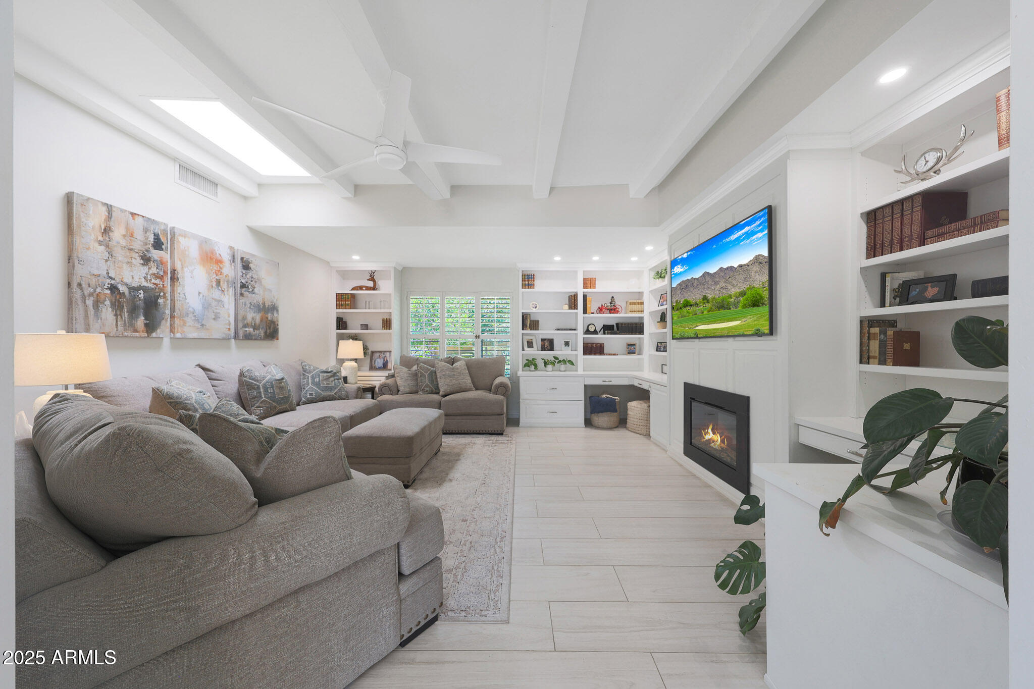 2101 E PASADENA Avenue