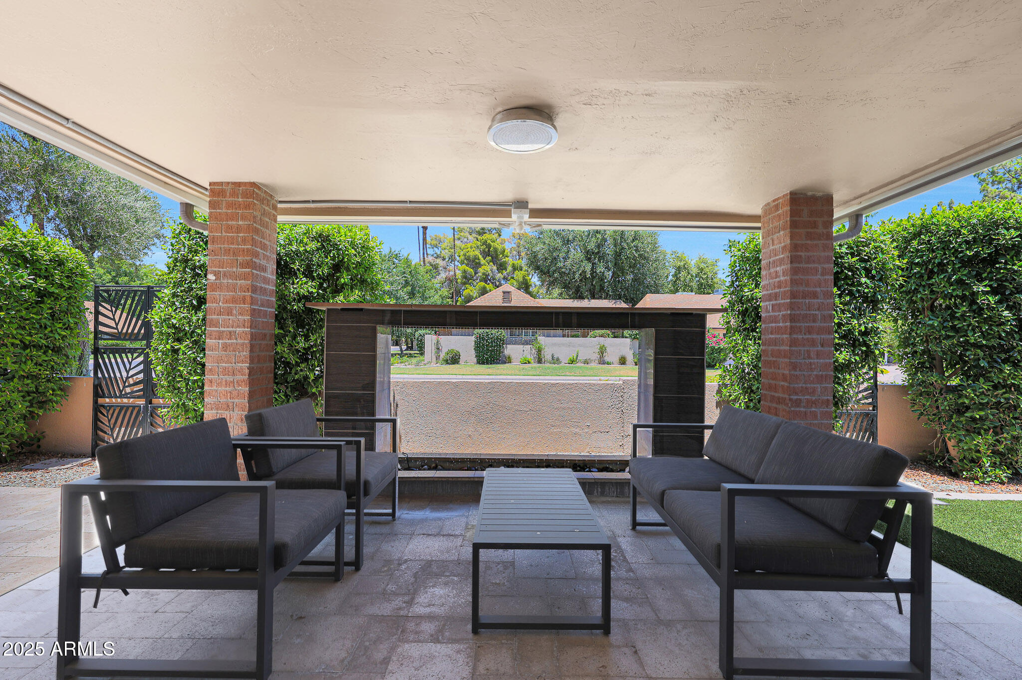 2101 E PASADENA Avenue