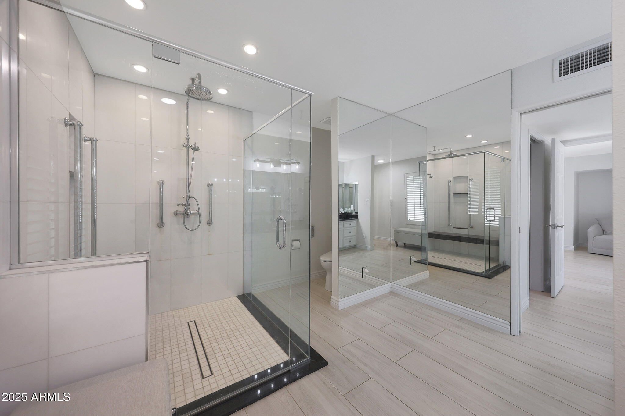 2101 E PASADENA Avenue