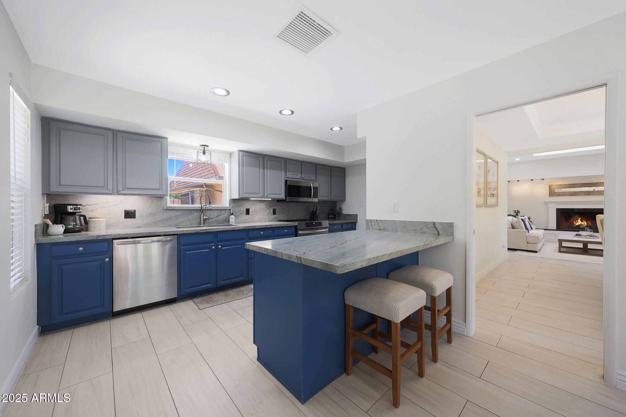 2101 E PASADENA Avenue