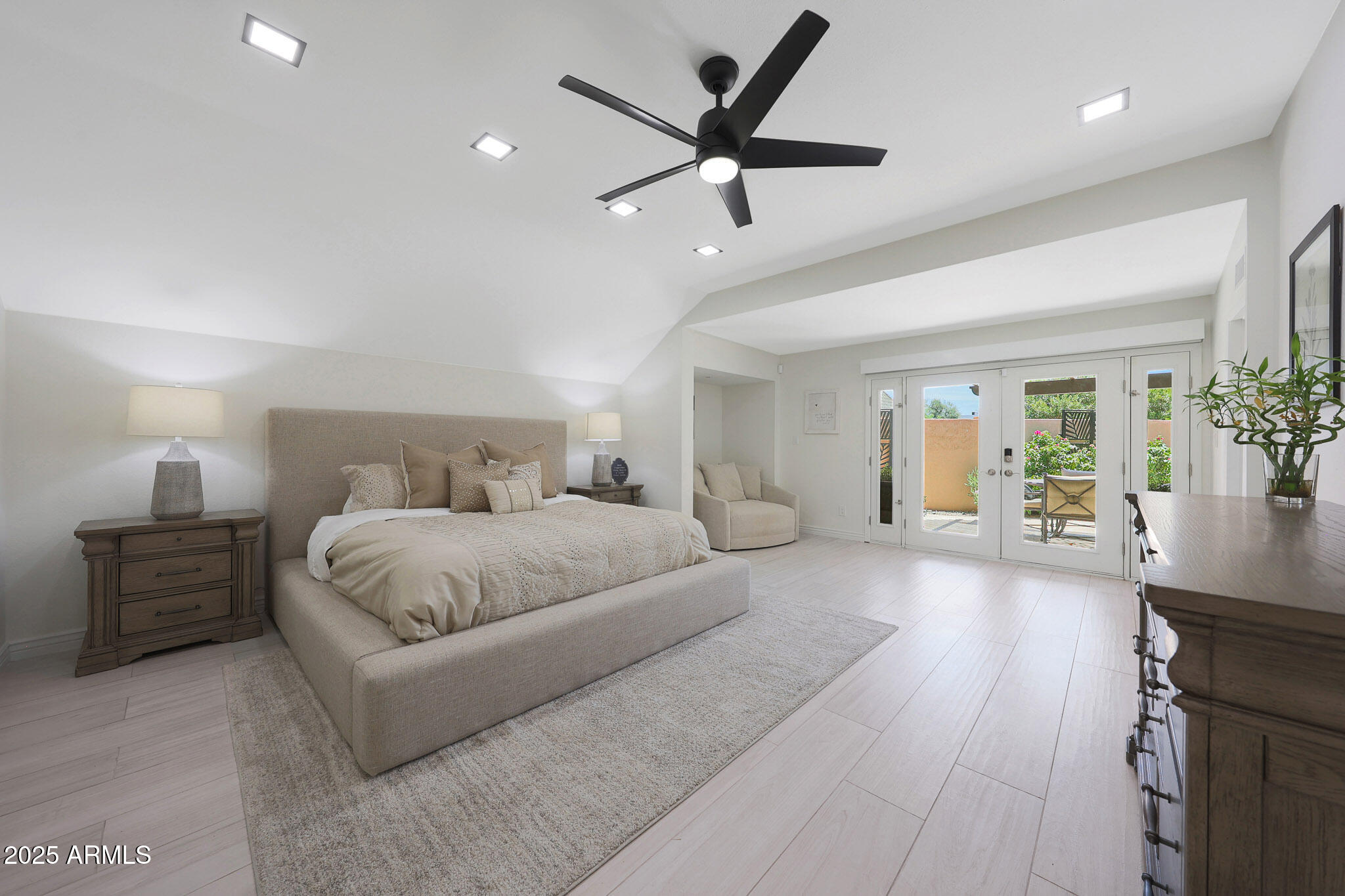 2101 E PASADENA Avenue