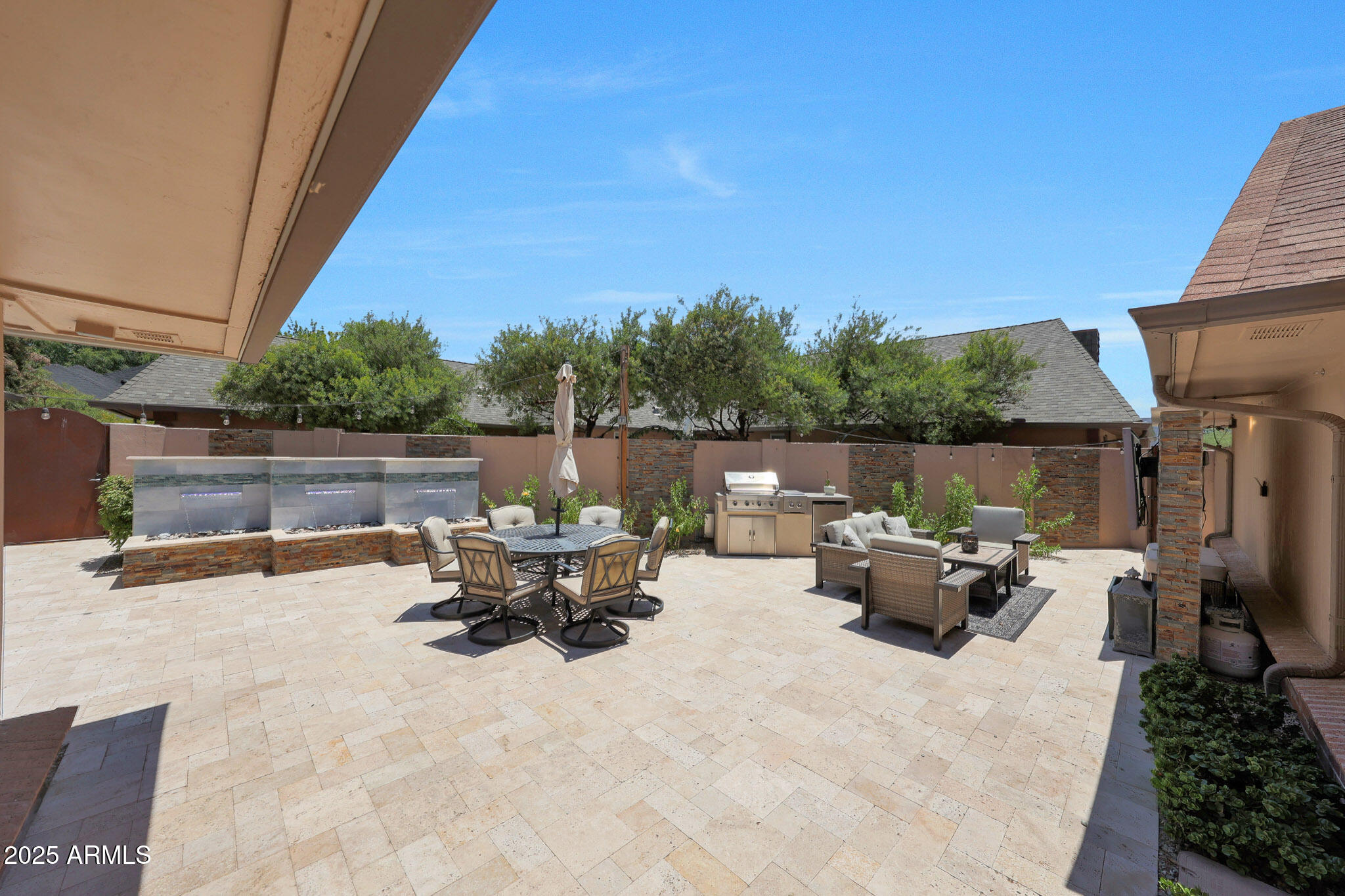 2101 E PASADENA Avenue