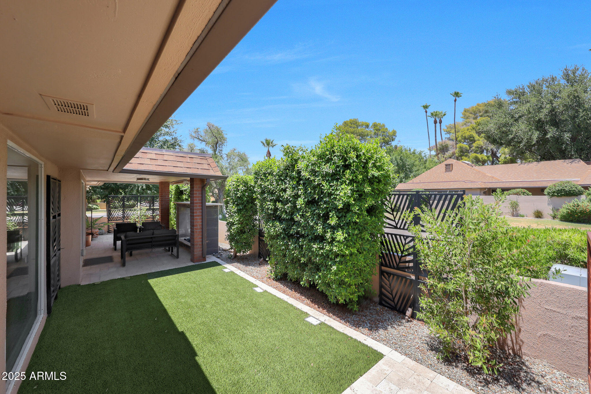 2101 E PASADENA Avenue