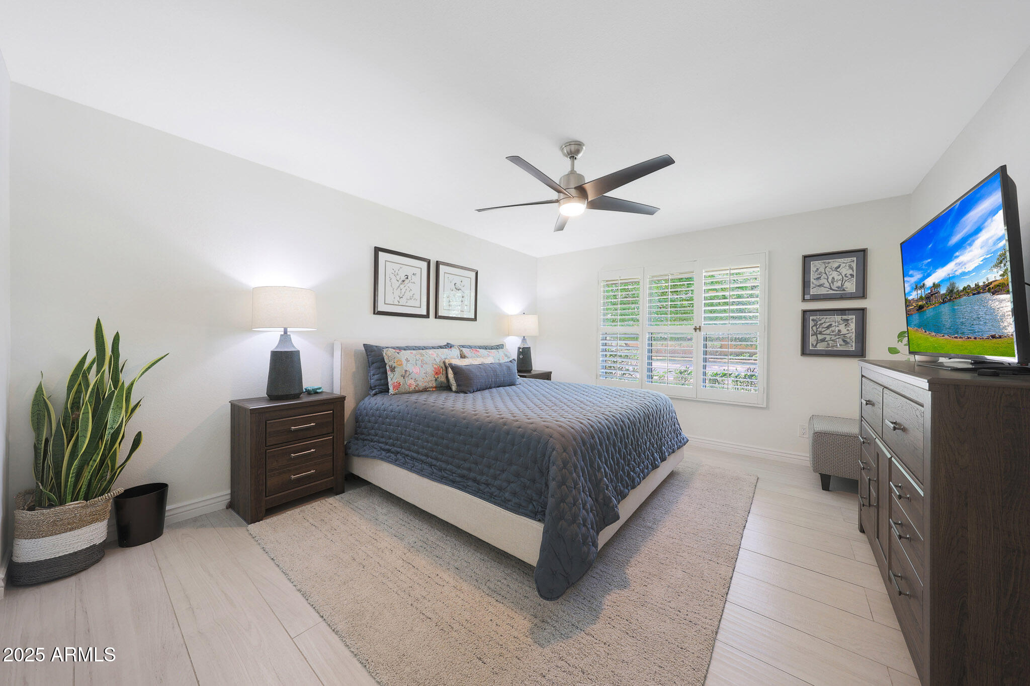 2101 E PASADENA Avenue