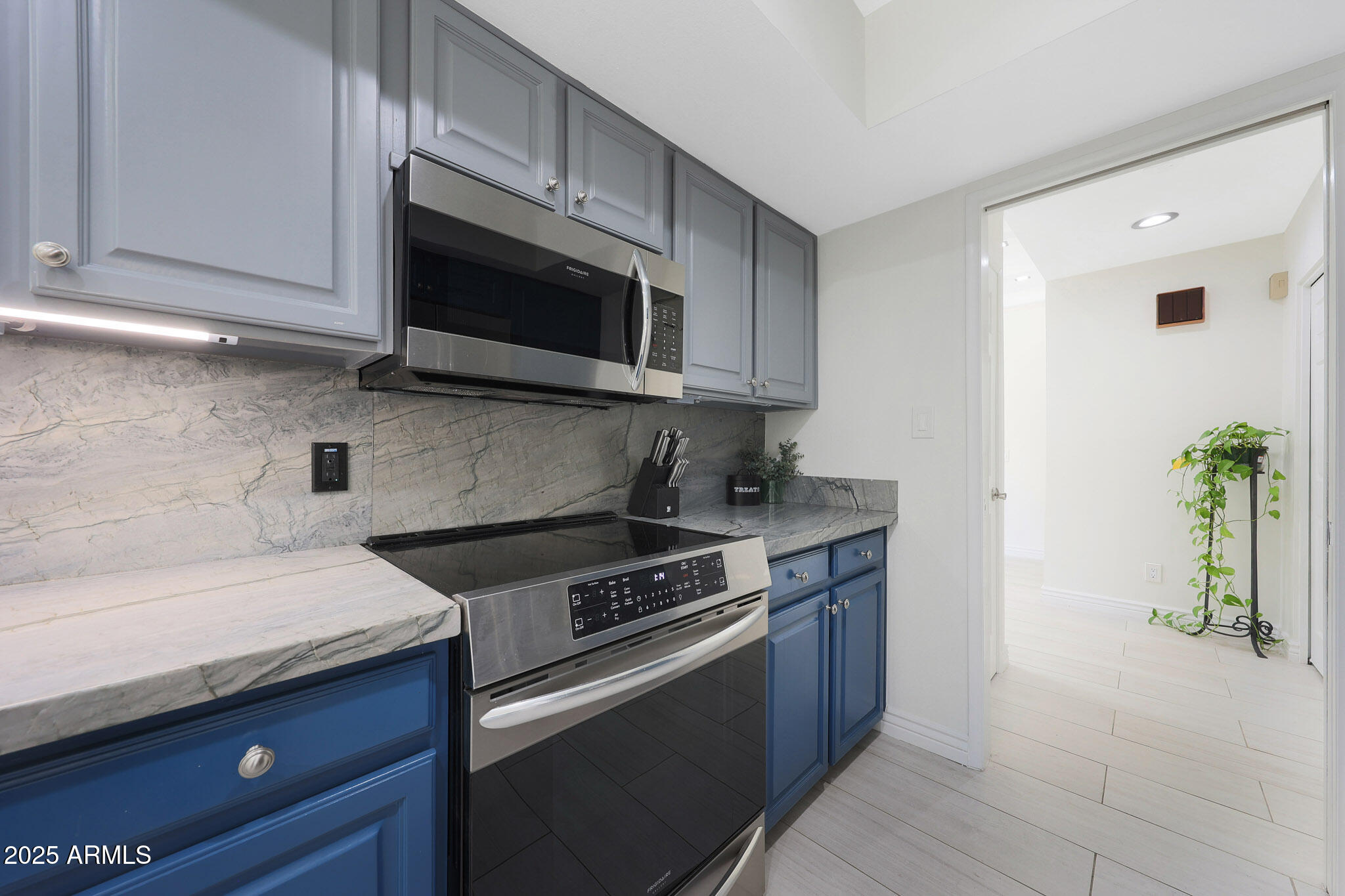 2101 E PASADENA Avenue