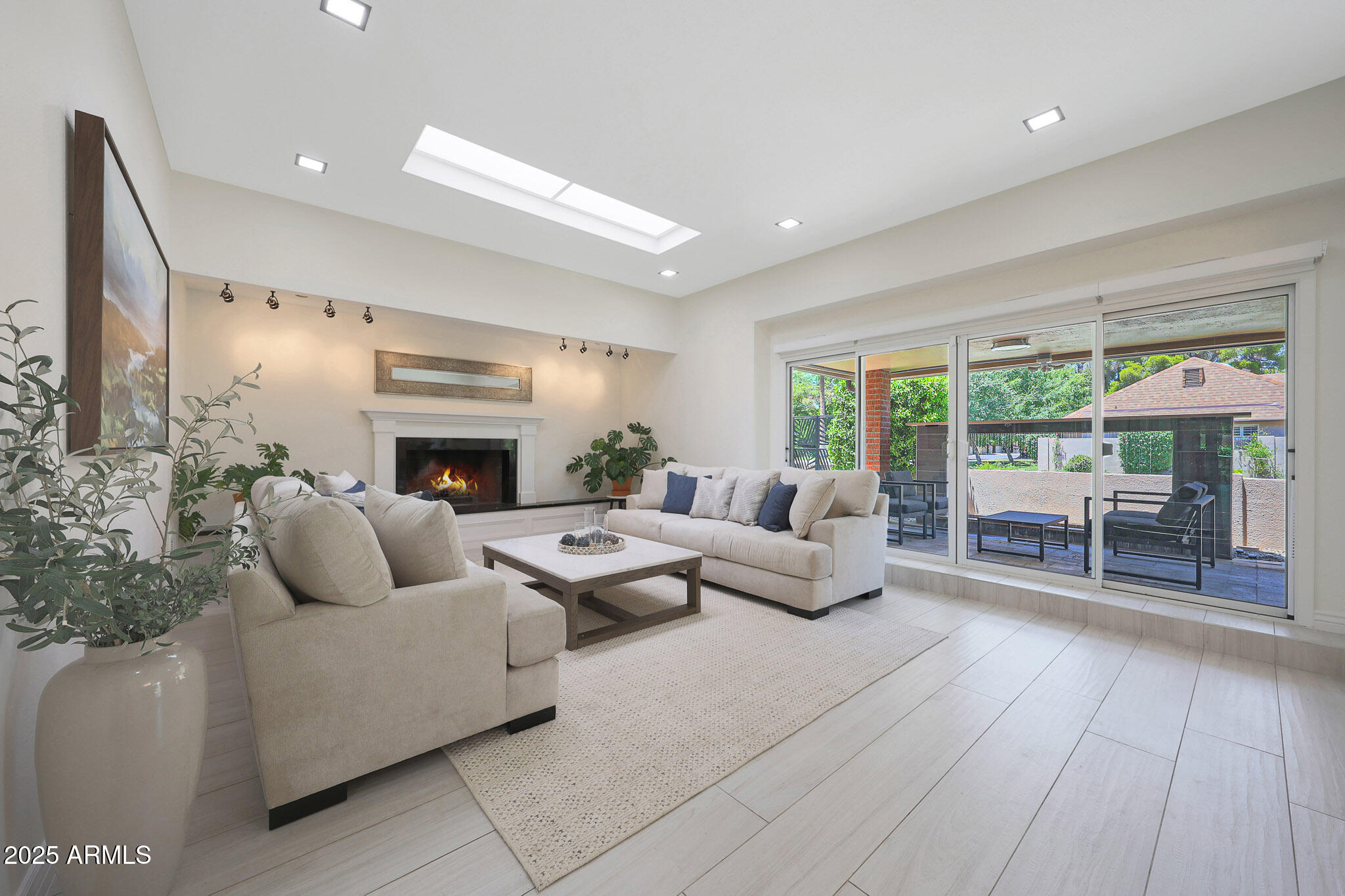 2101 E PASADENA Avenue