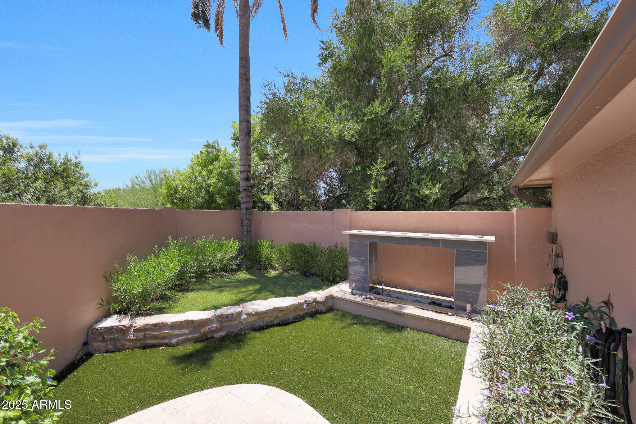 2101 E PASADENA Avenue