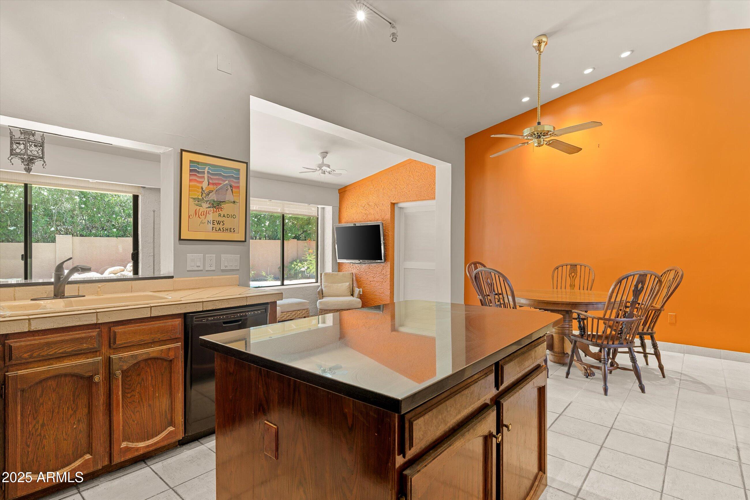 10052 N 76TH Place