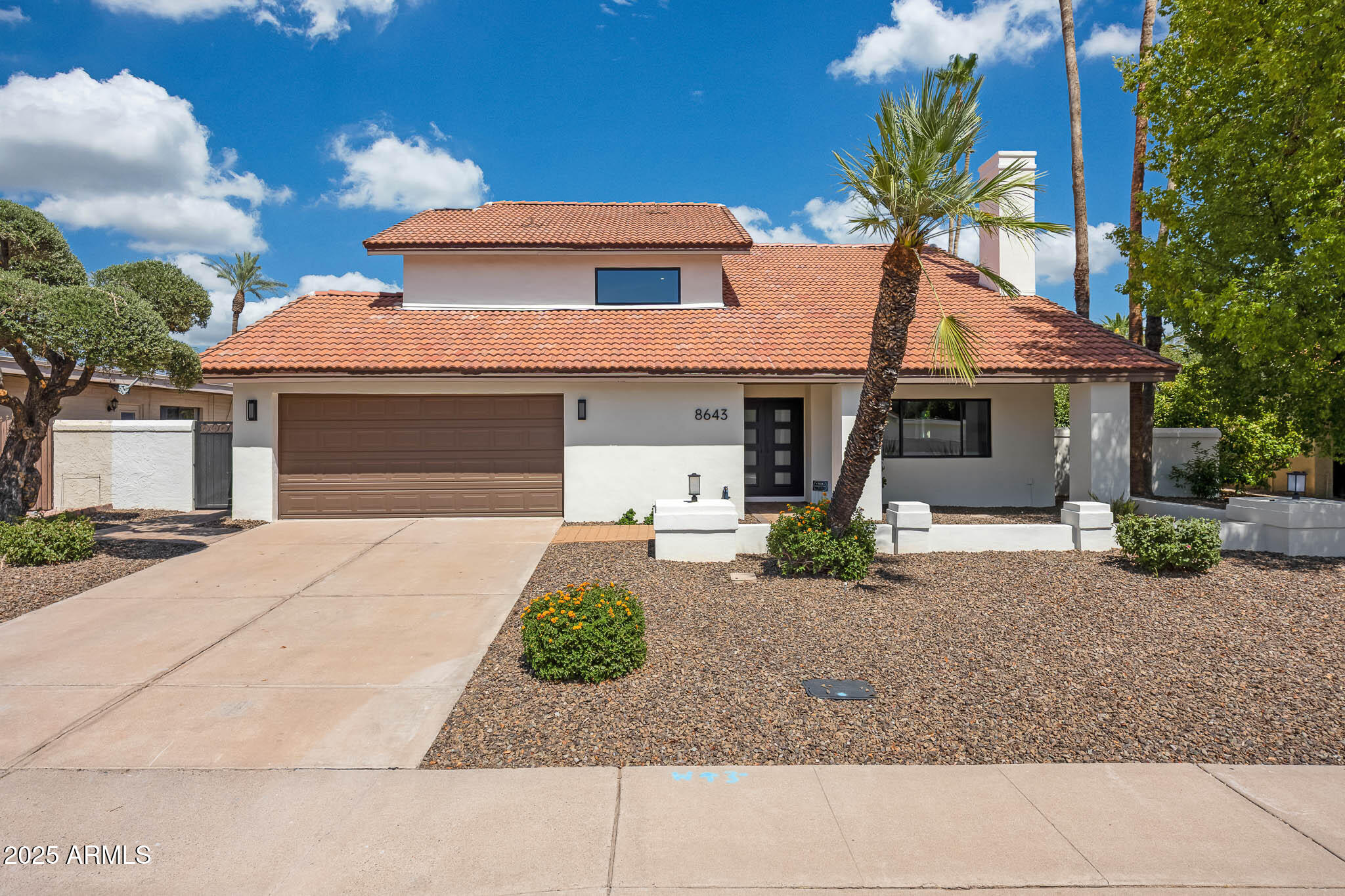 8643 N FARVIEW Drive