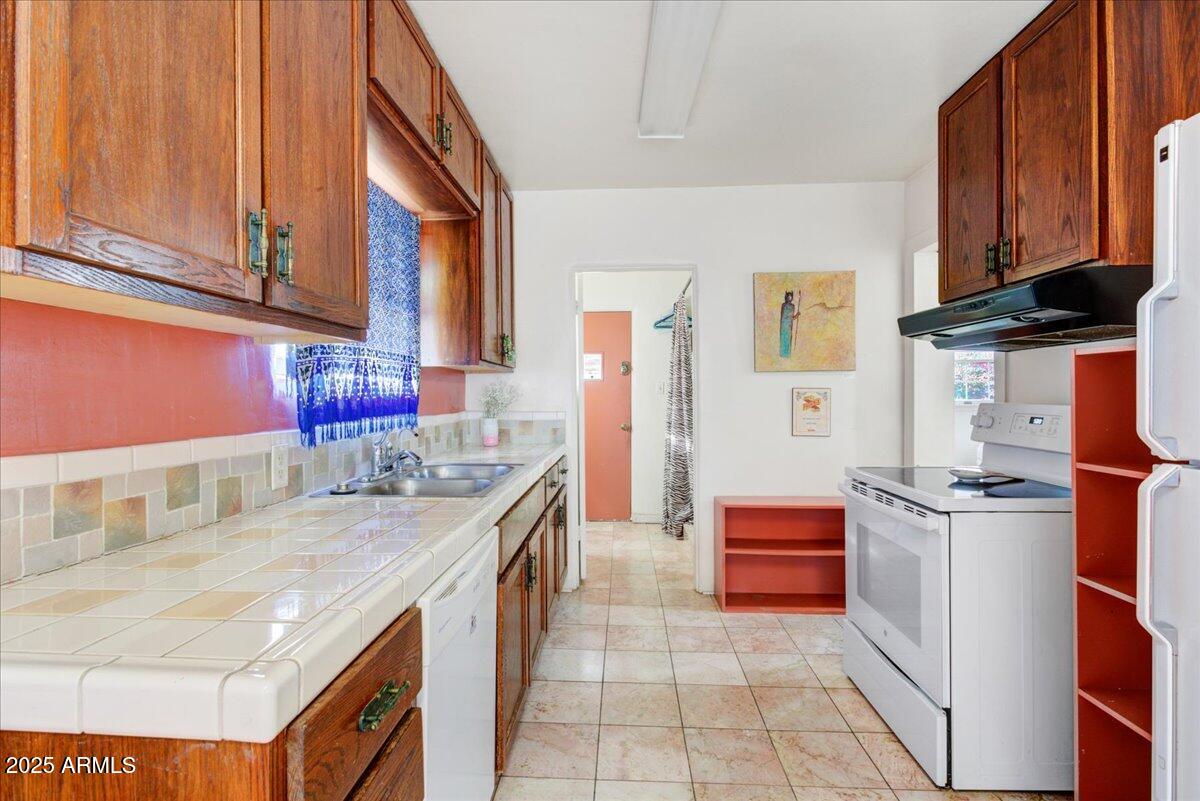 440 W 1ST Street